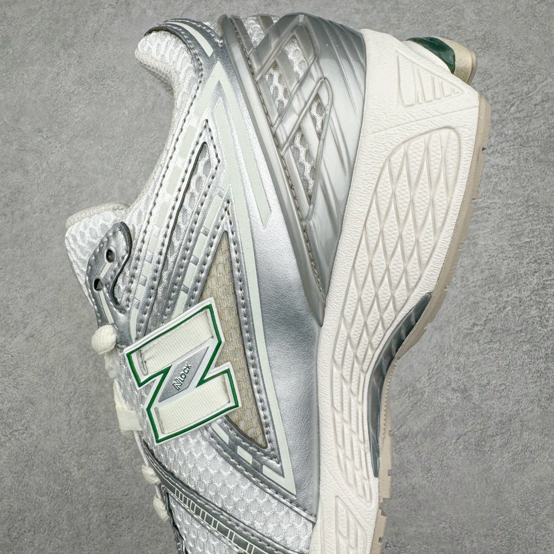 图片[7]-零售💰240 ＃M3纯原 New Balance M1906R NB新百伦系列复古老爹风休闲运动慢跑鞋 日韩出口特供订单 全网最全配色 配套商长期套现长期补货 全新货品 正常出厂触屏不到的单价 超级跑量款 全套原楦原纸板原厂数据开发 进口三明治网面 原装进口翻毛皮料正确绒感卡色 正确中底拉帮中底网布细节 采用轻质牛剖革拼接透气网眼衬垫织物鞋面材质 T-Beam大底提供足步弓支撑 保持步态稳定 后跟搭载外露缓震胶 鞋身整体以各种深浅不一的灰色覆盖 鞋头以淡蓝色调装饰 网眼衬垫通过不规律的色块实现做旧的美感 泛黄的鞋底更是进一步增添了复古气息 尺码：36 37 37.5 38 38.5 39.5 40 40.5 41.5 42 42.5 43 44 45 编码：by2936040-运动鞋