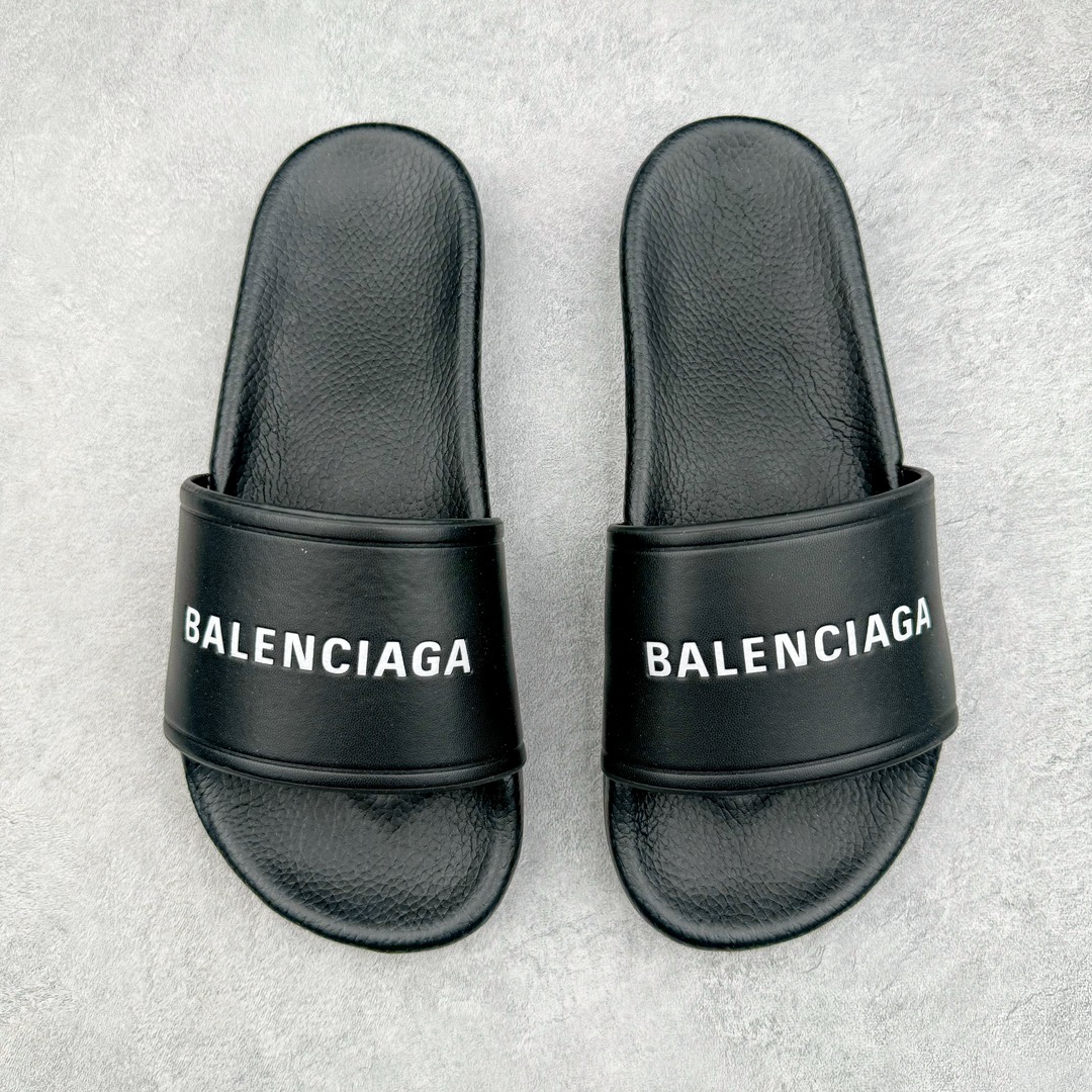 图片[2]-零售💰150 ＃PK纯原福利‼Balenciaga Pool Slide Sandal 巴黎世家时尚套穿橡胶一字涉水拖鞋 Piscine橡胶拖鞋式凉鞋 橡胶拖鞋式凉鞋 压模橡胶鞋床 带子上的白色 3D 标志 后跟浮印Balenciaga品牌标识 同色系鞋底和鞋垫 尺码：35 36 37 38 39 40 41 42 43 44 45 46 编码：by1936050-运动鞋