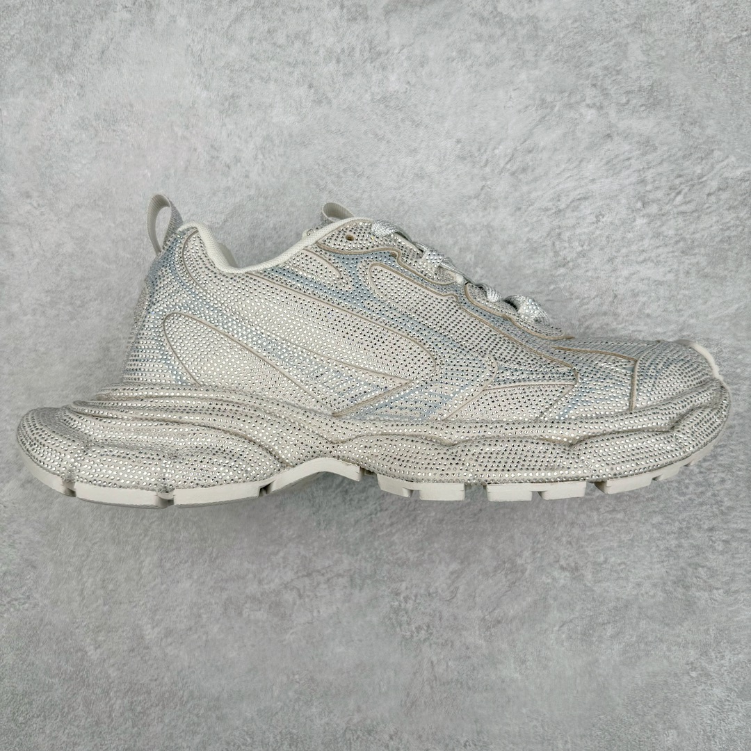 ＃纯原 BALENCIAGA 3XL Sneakers 巴黎世家十代网布系带低帮走秀复古老爹鞋 黑色闪钻 全套原纸板楦头开发 最原汁原味的灵魂版型 全鞋荧光划线卡点 胶水把控整洁度追求极致完美 每一双都是工艺品 多重QC质检 超越公司货的品控标准 实实在在的免检产品 原盒原配 正确字体电绣 粗细、位置、大小正确 侧边TPU 透气孔匹配意产原版 正确分离大底 TPU软底 原版一致大底LOGO 立体感十足 原厂皮料水洗做旧 采购原厂网纱 不含皮革 网布材料和聚氨酯 磨损效果 鞋头边缘和后帮 Balenciaga 徽标 鞋面和后跟凸印尺码 鞋舌 3XL 橡胶品牌标识和反光细节 鞋帮拉袢和鞋舌拉祥 配反光细节 备用鞋带在鞋履前侧 可在穿着前取下 便于不同造型搭配 正常尺码 尺码：35 36 37 38 39 40 41 42 43 44 45 46-选品中心