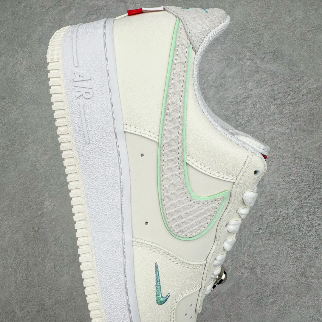 图片[6]-零售💰220 ＃小绿X NK Air Force 1 Low \’07 空军一号低帮经典板鞋 韩国专供 大厂出品 超高清洁度 免检产品 无胶水线头 空军圈的一股清流 极限压缩成本 超合理价格 跑量神器 原纸板原楦头开发 全鞋电脑针车 工整有序 原厂港宝加持完美还原灵魂版型 原标原盒 内置Sole气垫 中底白色背胶 原厂刺绣 正确拉帮走线 鞋款柔软弹性十足的缓震性能和出色的中底设计 横跨复古与现代的外型结合 造就出风靡全球三十多年的Force 1 直到今天还深受青睐 尺码：36 36.5 37.5 38 38.5 39 40 40.5 41 42 42.5 43 44 44.5 45 46 编码：by2936020-运动鞋