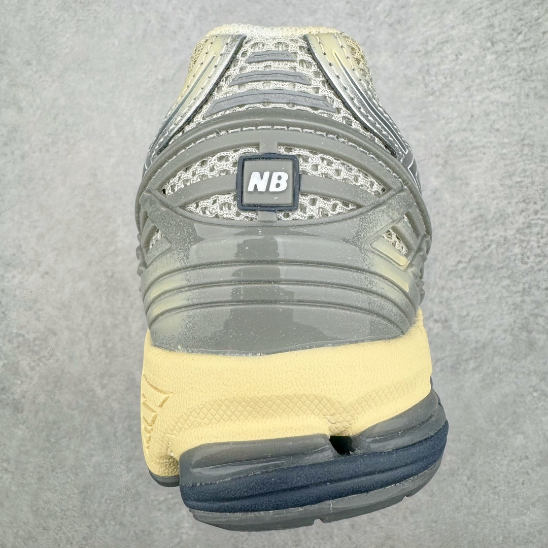 图片[8]-零售💰290 ＃DT纯原 新百伦NB New Balance M1906系列 全套原楦原纸板原厂数据开发 进口三明治网面 原装进口皮料正确绒感卡色 正确中底拉帮中底网布细节 原厂标裁 带紫光防伪 定制后跟透明水晶模块 冲裁组合 大底贴合程度胶水上色把控完美 整洁度挑战全网艺术家 多道序QC把关品质完善 匠心打造 耗时两个月开发完成 工艺极其复杂难度可想而知 新开独立私模大底 正确六层组合大底 高端零售专供产物 Size：36 37 37.5 38 38.5 39 40 40.5 41 42 42.5 43 44 45 编码：Dby2936090-运动鞋