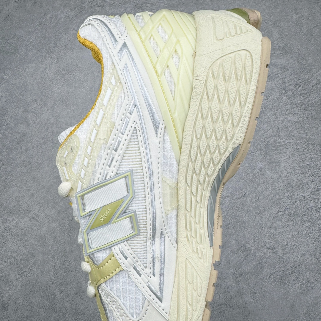 图片[7]-零售💰290 ＃DT纯原 新百伦NB New Balance M1906系列 全套原楦原纸板原厂数据开发 进口三明治网面 原装进口皮料正确绒感卡色 正确中底拉帮中底网布细节 原厂标裁 带紫光防伪 定制后跟透明水晶模块 冲裁组合 大底贴合程度胶水上色把控完美 整洁度挑战全网艺术家 多道序QC把关品质完善 匠心打造 耗时两个月开发完成 工艺极其复杂难度可想而知 新开独立私模大底 正确六层组合大底 高端零售专供产物 Size：36 37 37.5 38 38.5 39 40 40.5 41 42 42.5 43 44 45 编码：Dby2936090-运动鞋