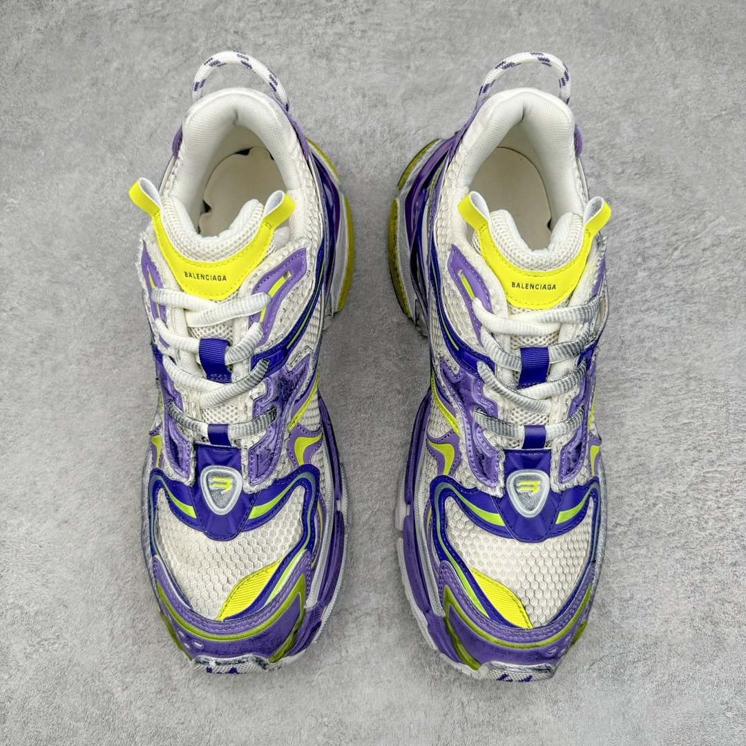 图片[2]-零售💰570 ＃VG零售版 BALENCIAGA Runner 2.0 Sneaker 巴黎世家七代慢跑系列低帮复古野跑潮流运动鞋老爹鞋 尼龙和网布材质 磨损效果 鞋头边缘印有尺码 背面浮印尺码 外侧印有跑者徽标 鞋舌刺绣 Balenciaga 品牌标识 鞋跟背面 Balenciaga品牌标识 材质采用65%聚氨酯、35%聚酯纤维 全新 Runner 鞋型轮廓借鉴于 2000 年初的复古线条 搭载大网眼面料制成鞋面基础，由粉色、白色尼龍与橡胶质地覆盖鞋面诠释线条感 当中透过几道手缝线与折损痕更是精准的掌握历经时间淬炼的破旧痕迹 延续其手法至鞋领、鞋跟、鞋带、中底等部分均饰有破损及脏污之貌 尤其是鞋领处与鞋带孔眼条更是采用不规则做旧技术将内容物泡棉随机露出 尺码：35 36 37 38 39 40 41 42 43 44 45 46 编码：by5936070-运动鞋