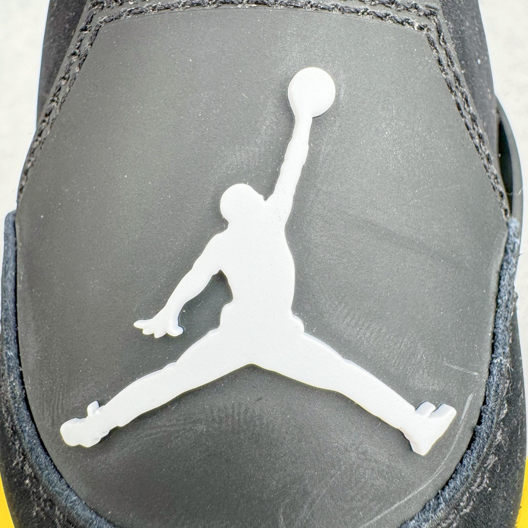 图片[15]-零售💰540 ＃Ljr Air Jordan AJ4 Retro 黑黄雷公 DH6927-017 圈内高端零售标杆 独家外贸特供 耗时半年巨作 全套原纸板楦头开发 原厂特供皮料加持 确保原汁原味 完美呈现四代版型 一比一鞋头弧度高度鞋身弧度 数据细节工艺流程均保持原鞋一致 原厂TPU网格鞋带扣 正确内里网布 菱角分明不变形无多余毛边 柔软性质感一致于原鞋 市场唯一原厂鞋扣模具 背面可见隐藏注塑口 原厂织唛标 原厂飞人电绣工艺 尾指中部跳三针 独家绑鞋带手法 印刷中底布 四线拉帮 米色美纹纸贴合固定 进口港宝加持 后跟自然饱满 全鞋荧光划线卡点 追求极致完美 每一双都是工艺品 多重QC质检 超越公司货的品控标准 实实在在的免检产品 尺码：40.5 41 42 42.5 43 44 44.5 45 45.5 46 47.5 48.5 编码：by5936040-运动鞋