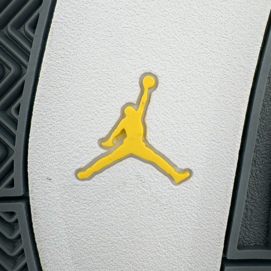 图片[15]-零售💰540 ＃Ljr Air Jordan AJ4 Retro 黑黄电母 CT8527-700 圈内高端零售标杆 独家外贸特供 耗时半年巨作 全套原纸板楦头开发 原厂特供皮料加持 确保原汁原味 完美呈现四代版型 一比一鞋头弧度高度鞋身弧度 数据细节工艺流程均保持原鞋一致 原厂TPU网格鞋带扣 正确内里网布 菱角分明不变形无多余毛边 柔软性质感一致于原鞋 市场唯一原厂鞋扣模具 背面可见隐藏注塑口 原厂织唛标 原厂飞人电绣工艺 尾指中部跳三针 独家绑鞋带手法 印刷中底布 四线拉帮 米色美纹纸贴合固定 进口港宝加持 后跟自然饱满 全鞋荧光划线卡点 追求极致完美 每一双都是工艺品 多重QC质检 超越公司货的品控标准 实实在在的免检产品 尺码：40.5 41 42 42.5 43 44 44.5 45 45.5 46 47.5 48.5 编码：by5936040-运动鞋