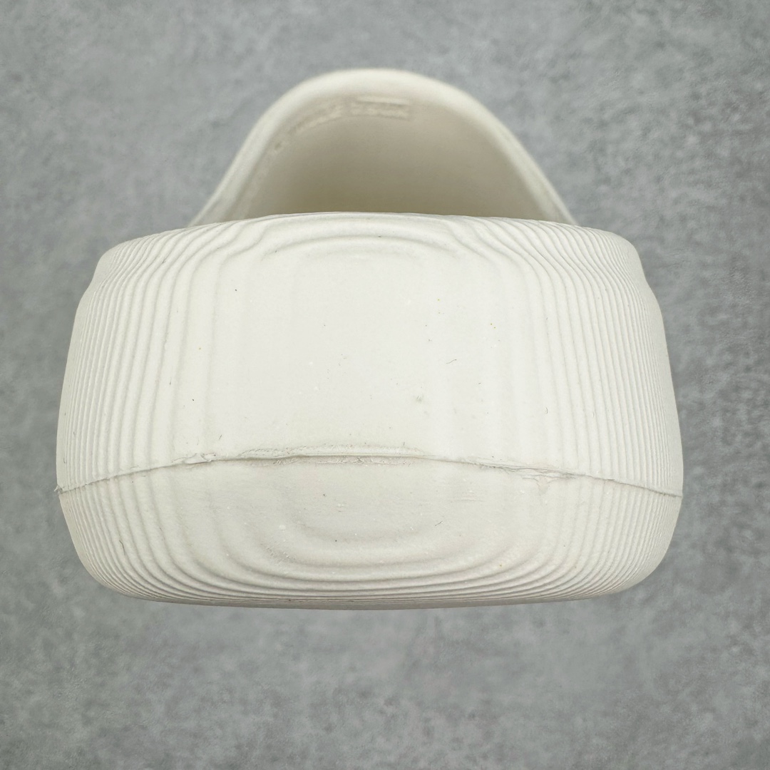 图片[8]-AD adiFOM Superstar MULE 贝壳头版一脚蹬半拖鸭掌鞋半拖 JP5687 产品基于标志性 Superstar 鞋款轮廓的同时 利用可再生的甘蔗加工物材料制成一体式泡沫鞋身 无鞋带设计更加方便穿脱 点睛之笔在于标志性的三道杠出现在鞋子的两侧 鞋跟贴片上饰有品牌标志性的三叶草压花 尺码：36 36.5 37 37.538 38.5 39 40 40.5 41 42 42.5 43 44 44.5 45-选品中心