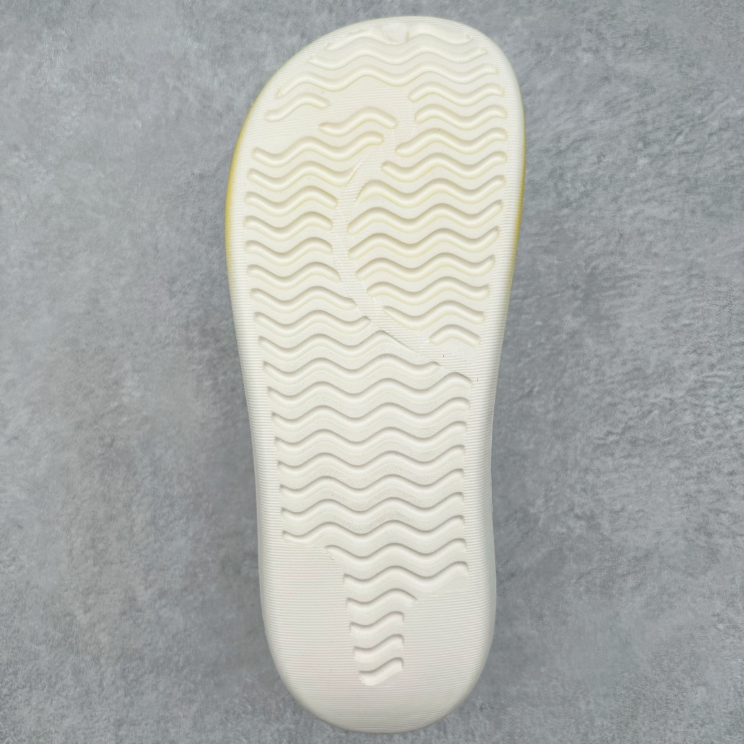 图片[9]-AD adiFOM Superstar MULE 贝壳头版一脚蹬半拖鸭掌鞋半拖 JP5687 产品基于标志性 Superstar 鞋款轮廓的同时 利用可再生的甘蔗加工物材料制成一体式泡沫鞋身 无鞋带设计更加方便穿脱 点睛之笔在于标志性的三道杠出现在鞋子的两侧 鞋跟贴片上饰有品牌标志性的三叶草压花 尺码：36 36.5 37 37.538 38.5 39 40 40.5 41 42 42.5 43 44 44.5 45-选品中心