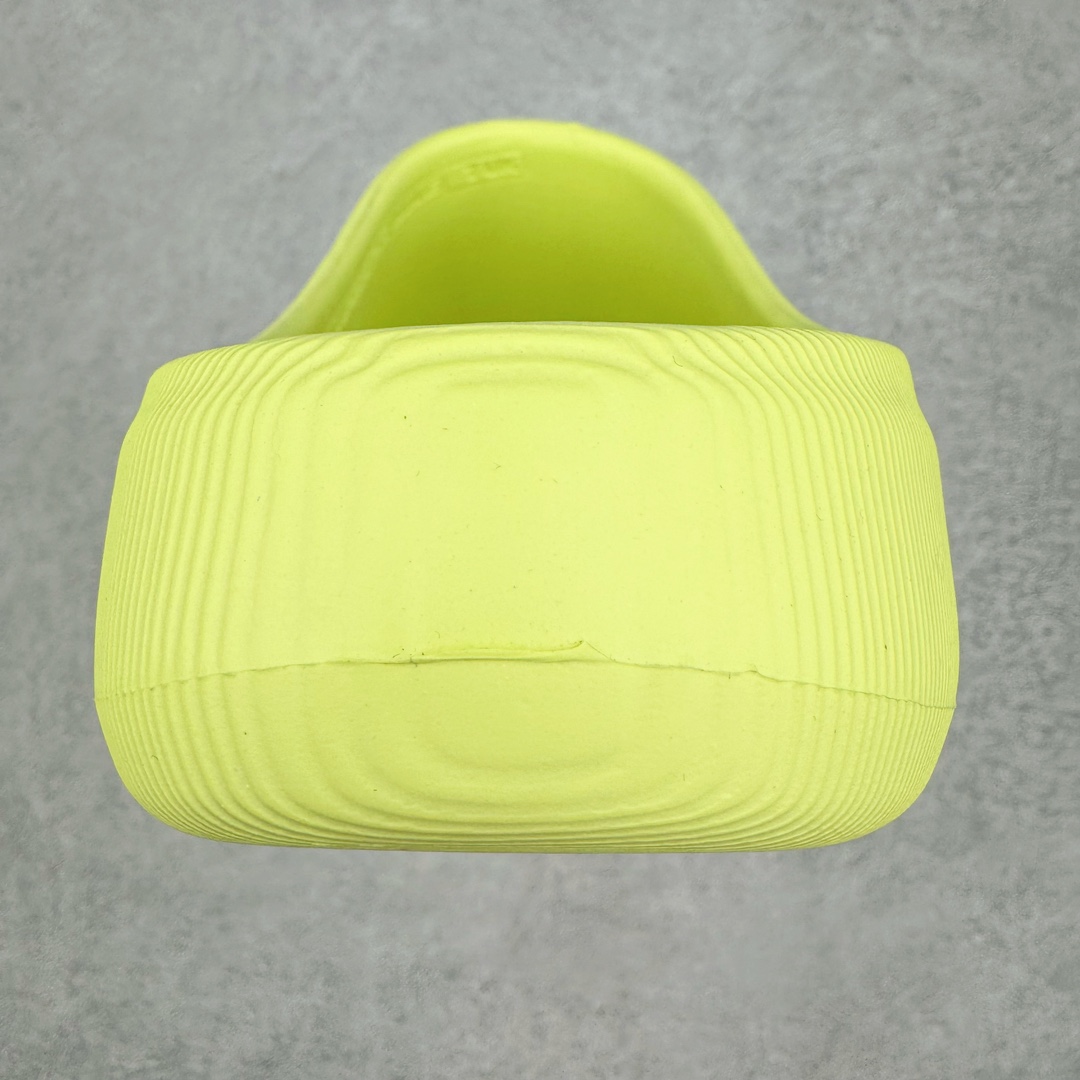 图片[8]-AD adiFOM Superstar MULE 贝壳头版一脚蹬半拖鸭掌鞋半拖 JP5685 产品基于标志性 Superstar 鞋款轮廓的同时 利用可再生的甘蔗加工物材料制成一体式泡沫鞋身 无鞋带设计更加方便穿脱 点睛之笔在于标志性的三道杠出现在鞋子的两侧 鞋跟贴片上饰有品牌标志性的三叶草压花 尺码：36 36.5 37 37.538 38.5 39 40 40.5 41 42 42.5 43 44 44.5 45-选品中心