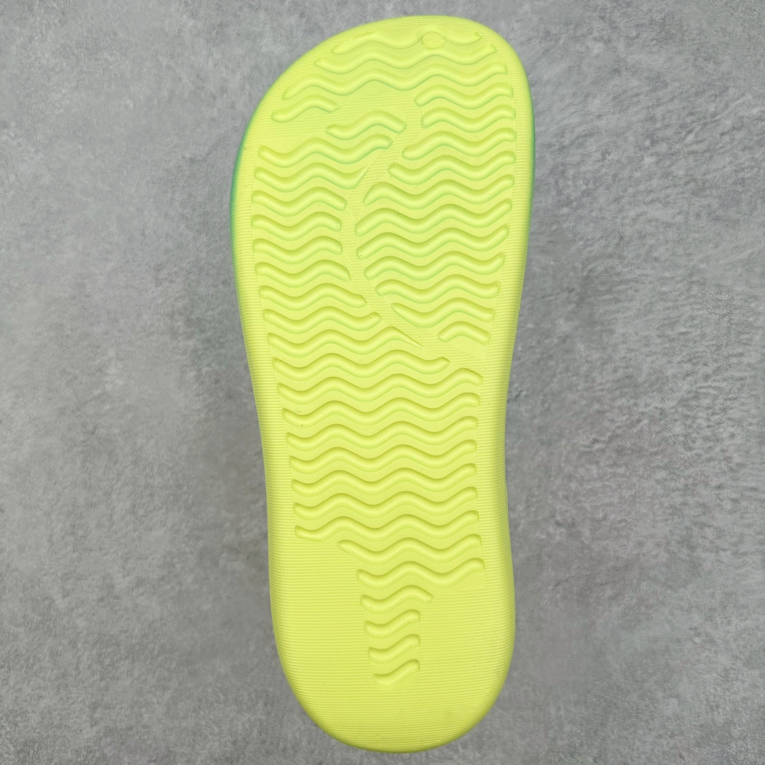 图片[9]-AD adiFOM Superstar MULE 贝壳头版一脚蹬半拖鸭掌鞋半拖 JP5685 产品基于标志性 Superstar 鞋款轮廓的同时 利用可再生的甘蔗加工物材料制成一体式泡沫鞋身 无鞋带设计更加方便穿脱 点睛之笔在于标志性的三道杠出现在鞋子的两侧 鞋跟贴片上饰有品牌标志性的三叶草压花 尺码：36 36.5 37 37.538 38.5 39 40 40.5 41 42 42.5 43 44 44.5 45-选品中心