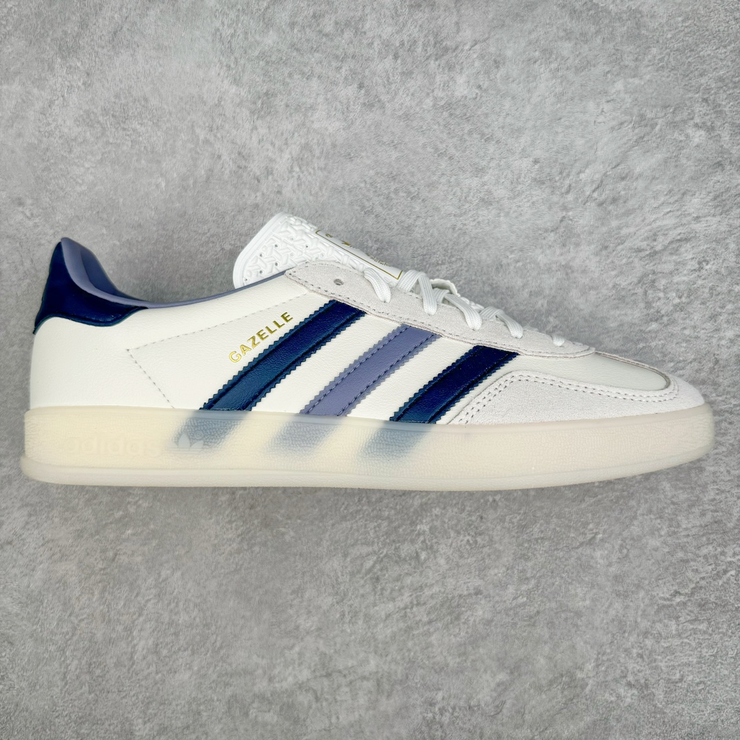 零售💰240 ＃CS纯原 AD Original Gazelle Indoor Trainers 瞪羚室内鞋系列低帮复古百搭休闲运动德训风板鞋 白紫 IG1643 高端零售特供批次 原厂定制长毛翻毛皮组合环保纤维革鞋面材质 内置环保海玻璃鞋垫 外置RB橡胶大底 产品品控稳定性领先行业 原厂全套原楦原纸板冲刀磨具开发 原厂皮料加持 原厂港宝加持定型后跟R度完美 将复古进行到底 简约流畅 三十年不变经典 这款Gazelle运动鞋 无论面料、配色、质感或设计 都只在重现其1991年原款的经典 皮革鞋面 撞色三条纹和鞋跟标的设计 力求呈现90年代的经典复古风潮 Samba火热的同时 也带动了其它的复古鞋型 Gazelle便是其中一只 Gazelle Indoor拥有包边更宽的T字型鞋头 更好的保护运动员的前掌 浓浓的复古氛围感 非常适合现在流行的Cleanfit风格 SIZE：35.5 36 36.5 37.5 38 38.5 39 40 40.5 41 42 42.5 43 44 44.5 45 46 编码：by2936040-运动鞋