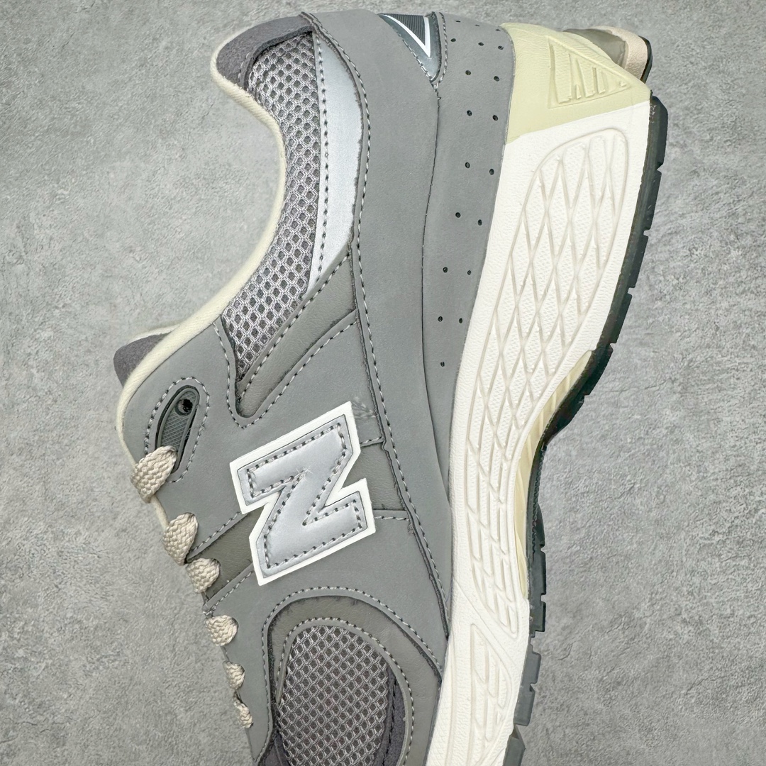 图片[7]-零售💰240 New Balance 2002R NB2002 男女休闲慢跑鞋 必备的时髦单品之一 最新出的2002R系列 这款延续了经典科技 升级版N-ERGY缓震物料机能与材质上脚太舒适了 鞋面的柔软麂皮搭配尼龙网布 特别透气而且还复古感 不管是搭配牛仔裤还工装裤都是百搭！小红书众多博主上脚推荐！尺码：36 36.5 37.5 38 38.5 39.5 40 40.5 41 42 42.5 43 44 45 编码：Hby2936040-运动鞋