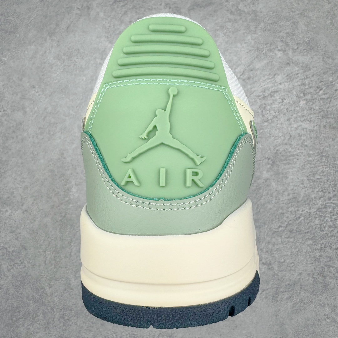 图片[8]-零售💰260 Air Jordan Legacy AJ312 低帮 鞋身采用了皮革材质打造 横跨鞋面的魔术贴十分吸睛 侧面的Swoosh Logo的一部分被鞋面遮挡了一部分 颇具玩味 魔术贴上标有NK标识 而鞋舌上是Jordan的经典飞翼Logo 后跟和鞋底均采用了Air Jordan 3 的设计 后跟上同样也使用了经典的爆裂纹图案 尺码：36 36.5 37.5 38 38.5 39 40 40.5 41 42 42.5 43 44 44.5 45 46 47.5 编码：Sby2936060-运动鞋