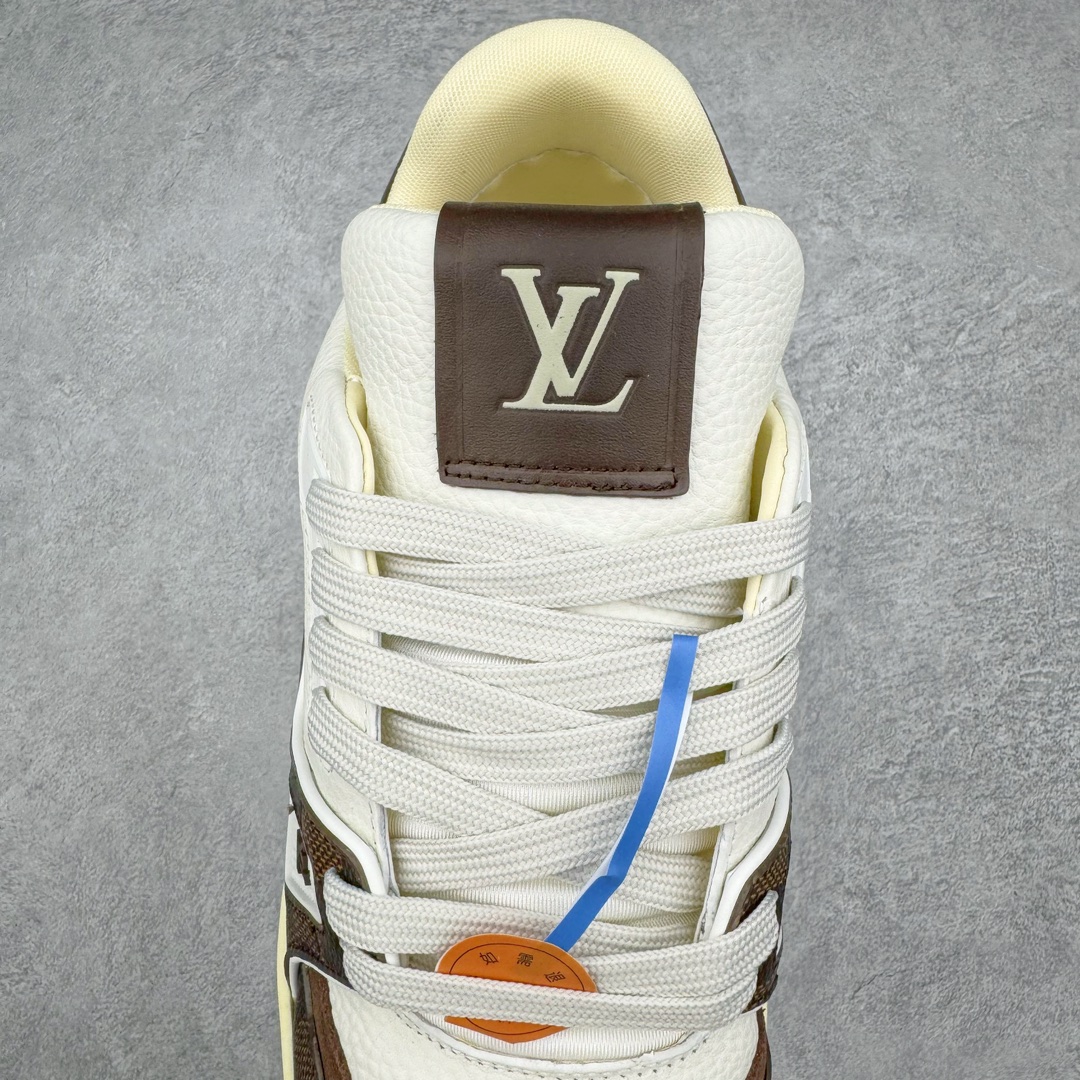 图片[5]-零售💰560 ＃ZS纯原 Louis Vuitton Trainer lv时装走秀运动鞋 做旧系列 市场所有版本中综合最强的货品 GD实力大厂出品  全网最全配色更新最快 最成熟的做工稳定的品控  完美鞋型超高的清洁度 零毛边线头瑕疵 全套原楦原纸版原鞋开模 全网最具灵魂的版型 正确原装黄色鞋盒 正确中底印花 鞋面印花3D高频深度立体 全鞋电脑针车 紧密相连 针距密度一致 环保乳胶注塑鞋垫 厚度脚感还原原版 皮面裁剪部位 统一油边封口工艺 原装橡胶大底含胶量大底组合零偏差 专柜全套包装 防尘袋 说明书 质保卡 男女鞋 尺码：35 36 37 38 39 40 41 42 43 44 45 编码：yby5936060-运动鞋