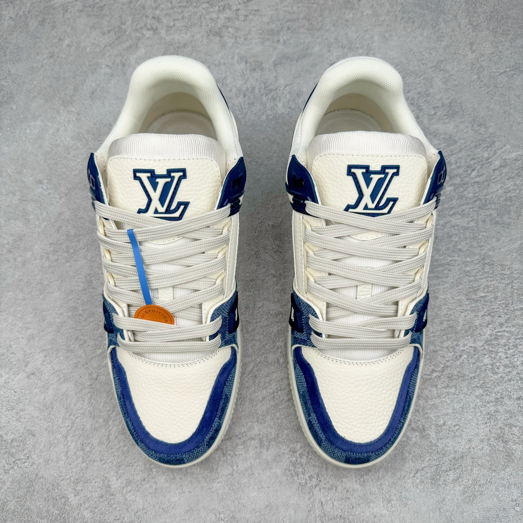 图片[2]-零售💰560 ＃ZS纯原 Louis Vuitton Trainer lv时装走秀运动鞋 做旧系列 市场所有版本中综合最强的货品 GD实力大厂出品  全网最全配色更新最快 最成熟的做工稳定的品控  完美鞋型超高的清洁度 零毛边线头瑕疵 全套原楦原纸版原鞋开模 全网最具灵魂的版型 正确原装黄色鞋盒 正确中底印花 鞋面印花3D高频深度立体 全鞋电脑针车 紧密相连 针距密度一致 环保乳胶注塑鞋垫 厚度脚感还原原版 皮面裁剪部位 统一油边封口工艺 原装橡胶大底含胶量大底组合零偏差 专柜全套包装 防尘袋 说明书 质保卡 男女鞋 尺码：35 36 37 38 39 40 41 42 43 44 45 编码：yby5936060-运动鞋