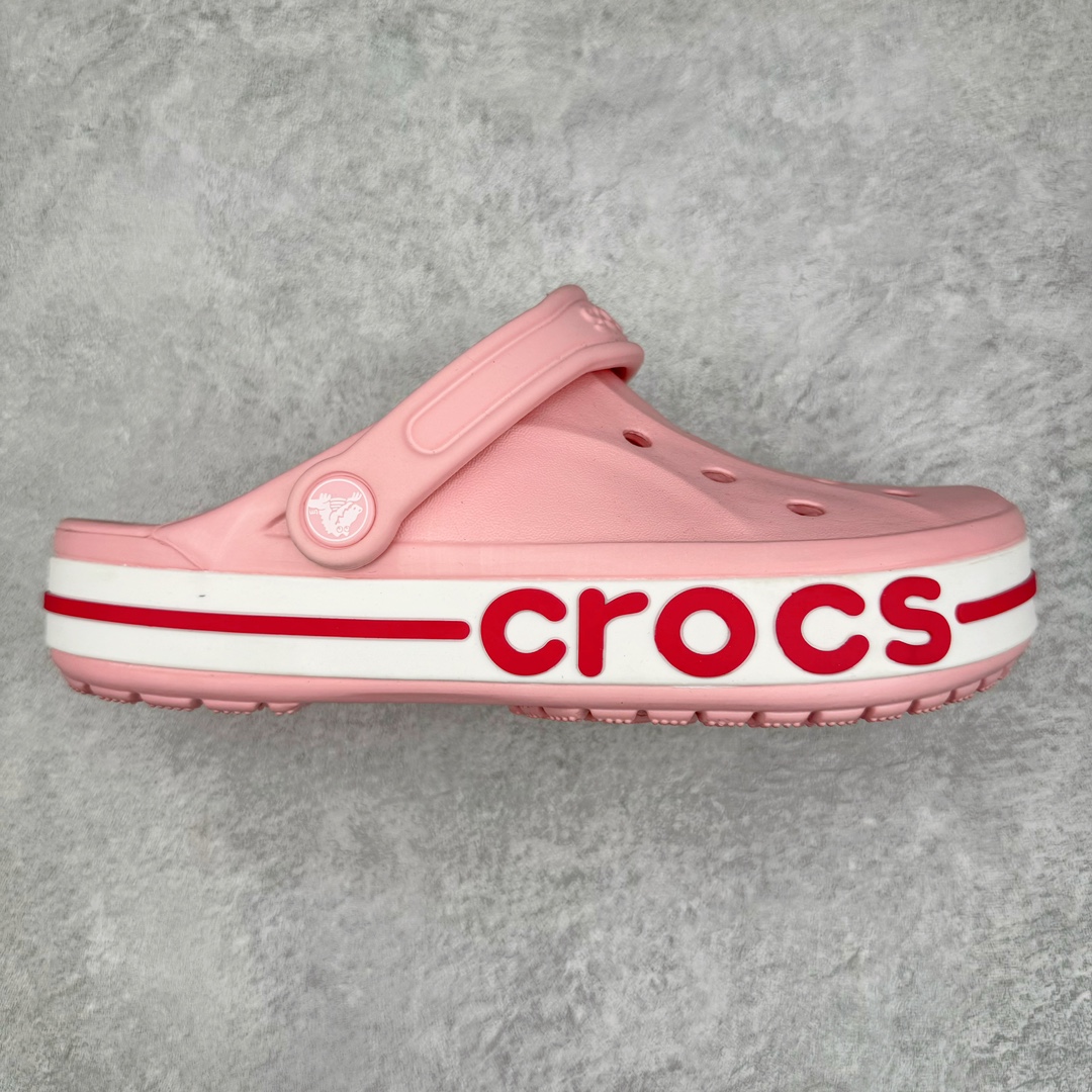 零售💰160 ＃DG莞产 Crocs Bayaband Clog 卡骆驰贝雅卡骆班户外潮流休闲沙滩洞洞拖鞋凉鞋 透明防水袋包装 注意配件需单独购买 超轻Croslite专利材料打造 鞋面更加耐用易清洗 该鞋款轻盈舒适 2002年 经典克骆格诞生 秉承外形简单 穿着舒适的初衷 不断为消费者带来舒适的穿着体验 穿出“趣”味 鞋面洞洞可搭彰显个性的智必星 一鞋两穿 可调节式后跟带增添鞋身的稳固性能 放前面变成愜意舒适的凉拖 放后面行走跑跳更加稳妥 Croslite ™材料 封闭式细胞树脂 能够在体温作用下自动变形以适应脚部形状 涉水性优秀的同时易于清洁 抓地力强 不易打滑 Crocs的核心理念：轻便 灵活 全方位的舒适感 同步官方尺码：M4（36-37） M5（37-38）M6（38-39）M7（39-40）M8（41-42）M9（42-43）M10（43-44）M11（45-46） 编码：Uby1936060-运动鞋