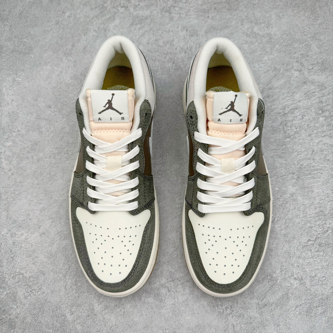 图片[2]-零售💰290 ＃DT纯原 Air Jordan AJ1 Low 低帮 韩国限定 喜鹊灰白 FD0399-004 终端优势供应 市面中低帮最具代表性版本没有之一 口碑大厂出品 品控大底版型不断改良更新 全套原纸板楦头开发 确保原汁原味 完美呈现版型 完美零毛边处理 原厂内置全掌气垫 价格定位良心 平台专用代工流水线出品 一眼公司既视感 拿到手的一瞬间就与众不同 碾压市面所有版本 全部原鞋开发 每一个配色都会采购原鞋确认细节 打破市面看图做货无好货之说 尺码：40 40.5 41 42 42.5 43 44 44.5 45 46 编码：by2936090-运动鞋