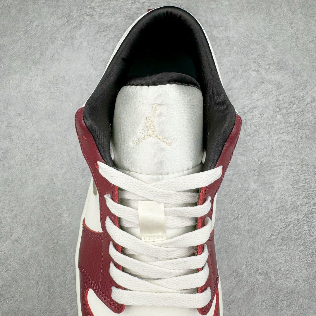 图片[5]-零售💰190 ＃F版 超强套现福利‼Air Jordan AJ1 Low 低帮系列 品质全新升级 七十多色陆续出货 知名大厂出品 工厂配套商长期套现 正常出厂触碰不到的单价 百分百全新货品 零氧化发霉 给足利润空间操作 超乎所想的高性价比 原装楦头纸板开发 完美鞋型 超高清洁度 鞋型不臃肿别扭 原厂内置全掌气垫 A模大底 鞋舌AJ原厂专用牛津布 AJ专用反口珍珠布 原厂无杂质高弹内里海棉 特殊封边弹力鞋带 原鞋开模 拒绝公底 购置公司同步原材料 都有细节原汁原味 忠于原版 SIZE：36 36.5 37.5 38 38.5 39 40 40.5 41 42 42.5 43 44 44.5 45 46 编码：by1936090-运动鞋