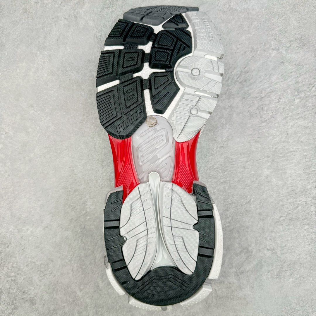 图片[9]-BALENCIAGA Runner Sneaker 巴黎世家七代慢跑系列低帮复古野跑潮流运动鞋老爹鞋 尼龙和网布材质 磨损效果 鞋头边缘印有尺码 背面浮印尺码 外侧印有跑者徽标 鞋舌刺绣 Balenciaga 品牌标识 鞋跟背面 Balenciaga品牌标识 材质采用65%聚氨酯、35%聚酯纤维 全新 Runner 鞋型轮廓借鉴于 2000 年初的复古线条 搭载大网眼面料制成鞋面基础，由粉色、白色尼龍与橡胶质地覆盖鞋面诠释线条感 当中透过几道手缝线与折损痕更是精准的掌握历经时间淬炼的破旧痕迹 延续其手法至鞋领、鞋跟、鞋带、中底等部分均饰有破损及脏污之貌 尤其是鞋领处与鞋带孔眼条更是采用不规则做旧技术将内容物泡棉随机露出 尺码：35 36 37 38 39 40 41 42 43 44 45 46-选品中心