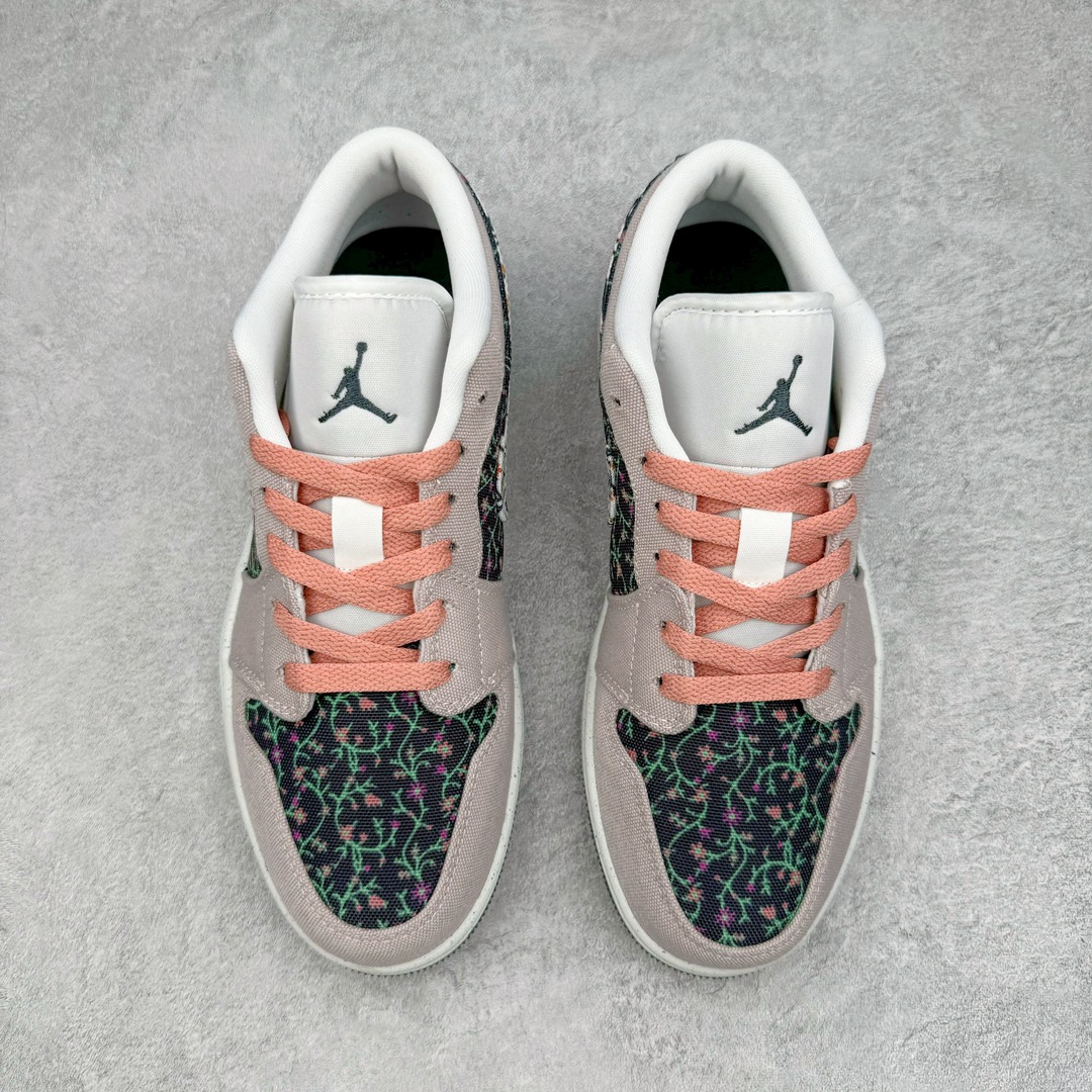 图片[2]-零售💰240 ＃K版 Air Jordan AJ1 Low 低帮 粉色花卉 FJ3445-001 全新流水线出品 DT版本唯一平替选择 市场第二梯队最强版 全部原鞋开发 原楦原纸板开发 全鞋电脑针车 原厂内置全掌气垫 原盒内在原标 唯一Zp原版鞋带绑法 免检产品 全新2022版型 全头层皮料 完美零毛边处理 原厂配置全掌气垫 价格定位良心 几十个配色陆续出货 SIZE：36 36.5 37.5 38 38.5 39 40 40.5 41 42 42.5 43 44 44.5 45 46 47.5 编码：yby2936040-运动鞋