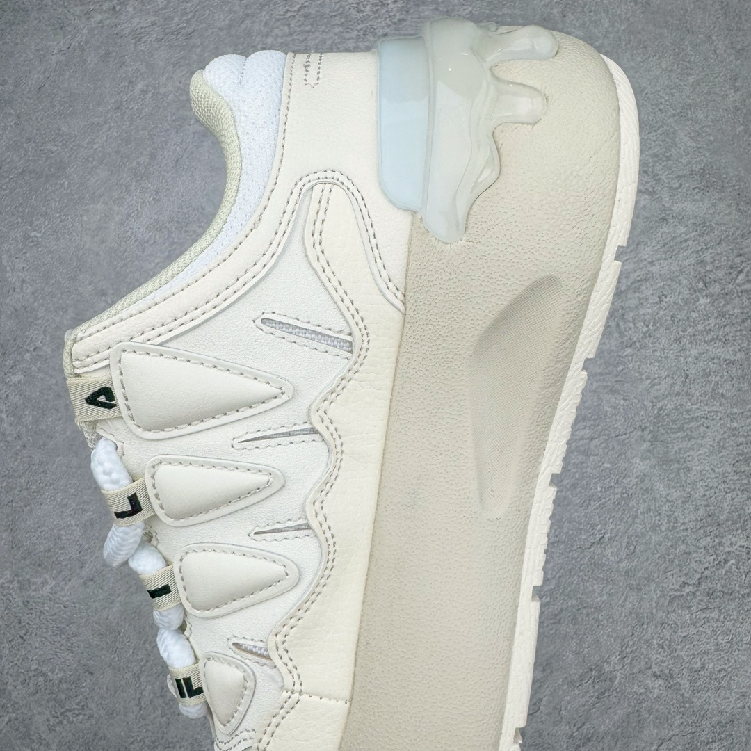 图片[7]-FILA FUSION 斐乐潮牌防滑耐磨轻便运动鞋 FUSION 系列传承了 FILA 的百年基因，融入年轻运动及潮流文化，成为引领变革、创新突破的一代。以“1+N” 的跨界合作模式重现经典的同时创造经典。带来最出其不意的跨界合作惊喜。同时，FILAFUSION把FILA 的 DNA 融入到定制体验里，你可以随心制造厲于你的产品。FILA FUSION 的鞋家族涵盖了老爹鞋、跑步鞋、网球鞋、季节款。风格复古新潮，满足了时尚人士出行及各类运动的搭配需求，成为当下年轻人筷拥的鞋类品牌之一。FILA FUSION 走进年轻人的世界，通过年轻人运动，街舞，滑板，篮球，展现 FILA FUSION 的潮流态度和年轻文化。FILA FUSION 认为末来属于引领变革、创新突破的年轻一代，让我们一起构成 FILA 未来的蓝图吧！尺码：36 36.5 37.5 38 38.5 39 40 40.5 41 42 42.5 43 44 44.5 45-选品中心