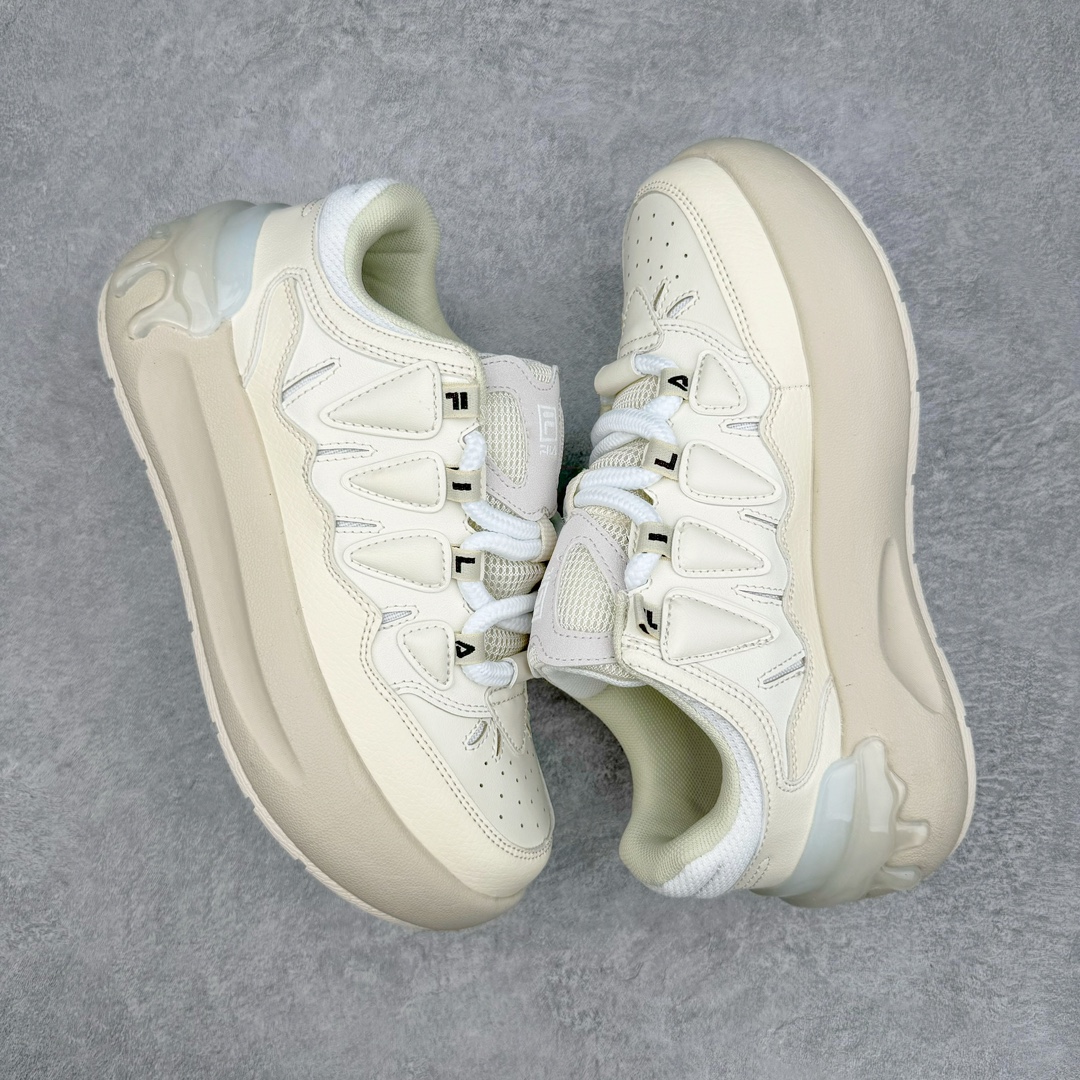 图片[3]-FILA FUSION 斐乐潮牌防滑耐磨轻便运动鞋 FUSION 系列传承了 FILA 的百年基因，融入年轻运动及潮流文化，成为引领变革、创新突破的一代。以“1+N” 的跨界合作模式重现经典的同时创造经典。带来最出其不意的跨界合作惊喜。同时，FILAFUSION把FILA 的 DNA 融入到定制体验里，你可以随心制造厲于你的产品。FILA FUSION 的鞋家族涵盖了老爹鞋、跑步鞋、网球鞋、季节款。风格复古新潮，满足了时尚人士出行及各类运动的搭配需求，成为当下年轻人筷拥的鞋类品牌之一。FILA FUSION 走进年轻人的世界，通过年轻人运动，街舞，滑板，篮球，展现 FILA FUSION 的潮流态度和年轻文化。FILA FUSION 认为末来属于引领变革、创新突破的年轻一代，让我们一起构成 FILA 未来的蓝图吧！尺码：36 36.5 37.5 38 38.5 39 40 40.5 41 42 42.5 43 44 44.5 45-选品中心