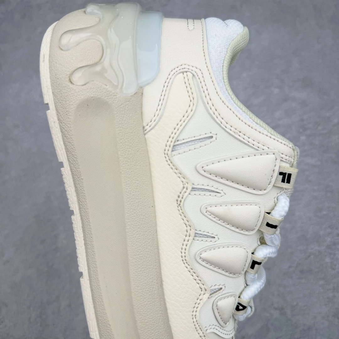 图片[6]-FILA FUSION 斐乐潮牌防滑耐磨轻便运动鞋 FUSION 系列传承了 FILA 的百年基因，融入年轻运动及潮流文化，成为引领变革、创新突破的一代。以“1+N” 的跨界合作模式重现经典的同时创造经典。带来最出其不意的跨界合作惊喜。同时，FILAFUSION把FILA 的 DNA 融入到定制体验里，你可以随心制造厲于你的产品。FILA FUSION 的鞋家族涵盖了老爹鞋、跑步鞋、网球鞋、季节款。风格复古新潮，满足了时尚人士出行及各类运动的搭配需求，成为当下年轻人筷拥的鞋类品牌之一。FILA FUSION 走进年轻人的世界，通过年轻人运动，街舞，滑板，篮球，展现 FILA FUSION 的潮流态度和年轻文化。FILA FUSION 认为末来属于引领变革、创新突破的年轻一代，让我们一起构成 FILA 未来的蓝图吧！尺码：36 36.5 37.5 38 38.5 39 40 40.5 41 42 42.5 43 44 44.5 45-选品中心