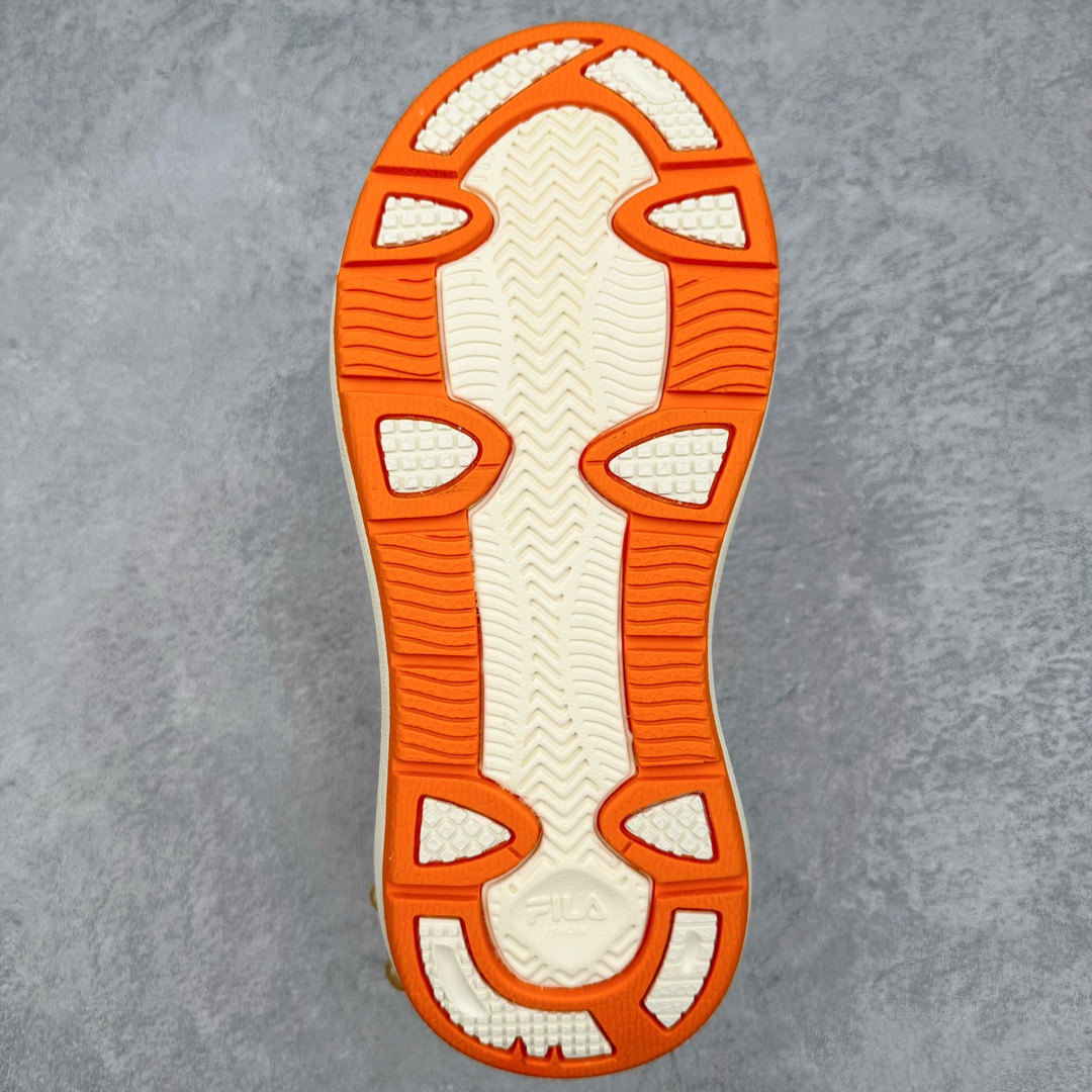 图片[9]-FILA FUSION 斐乐潮牌防滑耐磨轻便运动鞋 FUSION 系列传承了 FILA 的百年基因，融入年轻运动及潮流文化，成为引领变革、创新突破的一代。以“1+N” 的跨界合作模式重现经典的同时创造经典。带来最出其不意的跨界合作惊喜。同时，FILAFUSION把FILA 的 DNA 融入到定制体验里，你可以随心制造厲于你的产品。FILA FUSION 的鞋家族涵盖了老爹鞋、跑步鞋、网球鞋、季节款。风格复古新潮，满足了时尚人士出行及各类运动的搭配需求，成为当下年轻人筷拥的鞋类品牌之一。FILA FUSION 走进年轻人的世界，通过年轻人运动，街舞，滑板，篮球，展现 FILA FUSION 的潮流态度和年轻文化。FILA FUSION 认为末来属于引领变革、创新突破的年轻一代，让我们一起构成 FILA 未来的蓝图吧！尺码：36 36.5 37.5 38 38.5 39 40 40.5 41 42 42.5 43 44 44.5 45-选品中心