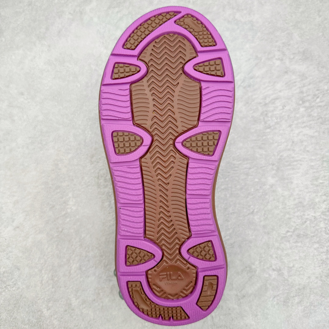 图片[9]-FILA FUSION 斐乐潮牌防滑耐磨轻便运动鞋 FUSION 系列传承了 FILA 的百年基因，融入年轻运动及潮流文化，成为引领变革、创新突破的一代。以“1+N” 的跨界合作模式重现经典的同时创造经典。带来最出其不意的跨界合作惊喜。同时，FILAFUSION把FILA 的 DNA 融入到定制体验里，你可以随心制造厲于你的产品。FILA FUSION 的鞋家族涵盖了老爹鞋、跑步鞋、网球鞋、季节款。风格复古新潮，满足了时尚人士出行及各类运动的搭配需求，成为当下年轻人筷拥的鞋类品牌之一。FILA FUSION 走进年轻人的世界，通过年轻人运动，街舞，滑板，篮球，展现 FILA FUSION 的潮流态度和年轻文化。FILA FUSION 认为末来属于引领变革、创新突破的年轻一代，让我们一起构成 FILA 未来的蓝图吧！尺码：36 36.5 37.5 38 38.5 39 40 40.5 41 42 42.5 43 44 44.5 45-选品中心