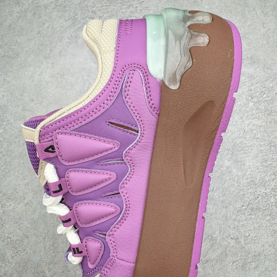 图片[7]-FILA FUSION 斐乐潮牌防滑耐磨轻便运动鞋 FUSION 系列传承了 FILA 的百年基因，融入年轻运动及潮流文化，成为引领变革、创新突破的一代。以“1+N” 的跨界合作模式重现经典的同时创造经典。带来最出其不意的跨界合作惊喜。同时，FILAFUSION把FILA 的 DNA 融入到定制体验里，你可以随心制造厲于你的产品。FILA FUSION 的鞋家族涵盖了老爹鞋、跑步鞋、网球鞋、季节款。风格复古新潮，满足了时尚人士出行及各类运动的搭配需求，成为当下年轻人筷拥的鞋类品牌之一。FILA FUSION 走进年轻人的世界，通过年轻人运动，街舞，滑板，篮球，展现 FILA FUSION 的潮流态度和年轻文化。FILA FUSION 认为末来属于引领变革、创新突破的年轻一代，让我们一起构成 FILA 未来的蓝图吧！尺码：36 36.5 37.5 38 38.5 39 40 40.5 41 42 42.5 43 44 44.5 45-选品中心