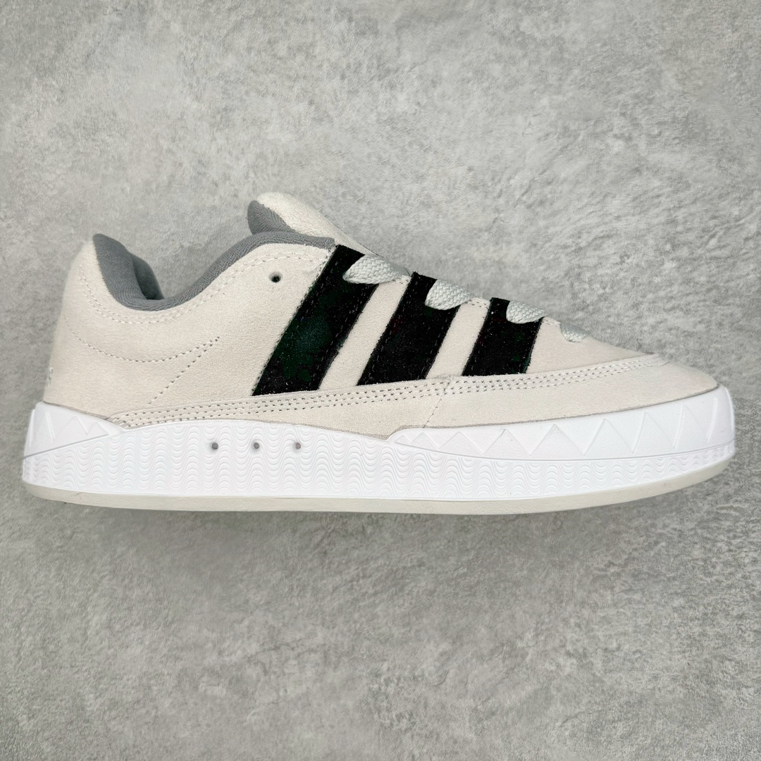 图片[3]-＃C版纯原 AD Originals Campus 00s 学院系列面包风经典复古低帮百搭休闲运动板鞋 原鞋开发 正确版型 市面唯一全鞋采用原厂头层SD皮料 正确宽版鞋盒 清洁度完美 诠释最高工艺 这次 Originals 选择了以经典复古鞋型 Campus 为蓝本打造全新面包鞋 这款鞋型联名不断 冠希当年对它更是钟爱有加 论牌面丝毫不输贝壳头、Forum 等大热鞋型 这次 Campus 一改 80 年代的瘦长造型 鞋舌、鞋身、鞋底甚至细节都变大了 营造出千禧年前后流行的面包鞋宽大廓形 因此鞋名改为 Campus 00s 鞋身采用绒面皮料搭配白色常规皮革 质感上还是延续了经典 Campus 的设计 鞋舌填充更加饱满 让鞋款整体看起来更加圆润 搭配上这款浅蓝配色 「蓝胖子」造型真的很可爱 鞋舌还加入了与以往 Campus 不同的全新三叶草 Logo 令造型更具千禧气息 鞋带也采用了加宽的设计 如果你不喜欢 这次还附送了传统鞋带可以替换 鞋底采用了米黄做旧设计 凸显鞋款的复古年代感 除了清新可人的浅蓝配色 还有一款酷灰配色 造型更加硬朗复古 而且相比浅蓝配色更加耐脏 尺码：36 36⅔ 37⅓ 38 38⅔ 39⅓ 40 40⅔ 41⅓ 42 42⅔ 43⅓ 44 44 ⅓ 45-选品中心