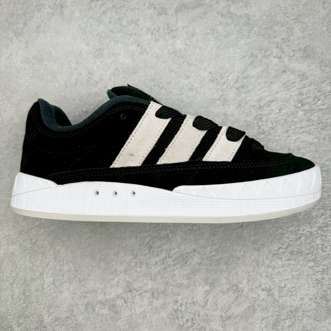 图片[4]-＃C版纯原 AD Originals Campus 00s 学院系列面包风经典复古低帮百搭休闲运动板鞋 原鞋开发 正确版型 市面唯一全鞋采用原厂头层SD皮料 正确宽版鞋盒 清洁度完美 诠释最高工艺 这次 Originals 选择了以经典复古鞋型 Campus 为蓝本打造全新面包鞋 这款鞋型联名不断 冠希当年对它更是钟爱有加 论牌面丝毫不输贝壳头、Forum 等大热鞋型 这次 Campus 一改 80 年代的瘦长造型 鞋舌、鞋身、鞋底甚至细节都变大了 营造出千禧年前后流行的面包鞋宽大廓形 因此鞋名改为 Campus 00s 鞋身采用绒面皮料搭配白色常规皮革 质感上还是延续了经典 Campus 的设计 鞋舌填充更加饱满 让鞋款整体看起来更加圆润 搭配上这款浅蓝配色 「蓝胖子」造型真的很可爱 鞋舌还加入了与以往 Campus 不同的全新三叶草 Logo 令造型更具千禧气息 鞋带也采用了加宽的设计 如果你不喜欢 这次还附送了传统鞋带可以替换 鞋底采用了米黄做旧设计 凸显鞋款的复古年代感 除了清新可人的浅蓝配色 还有一款酷灰配色 造型更加硬朗复古 而且相比浅蓝配色更加耐脏 尺码：36 36⅔ 37⅓ 38 38⅔ 39⅓ 40 40⅔ 41⅓ 42 42⅔ 43⅓ 44 44 ⅓ 45-选品中心