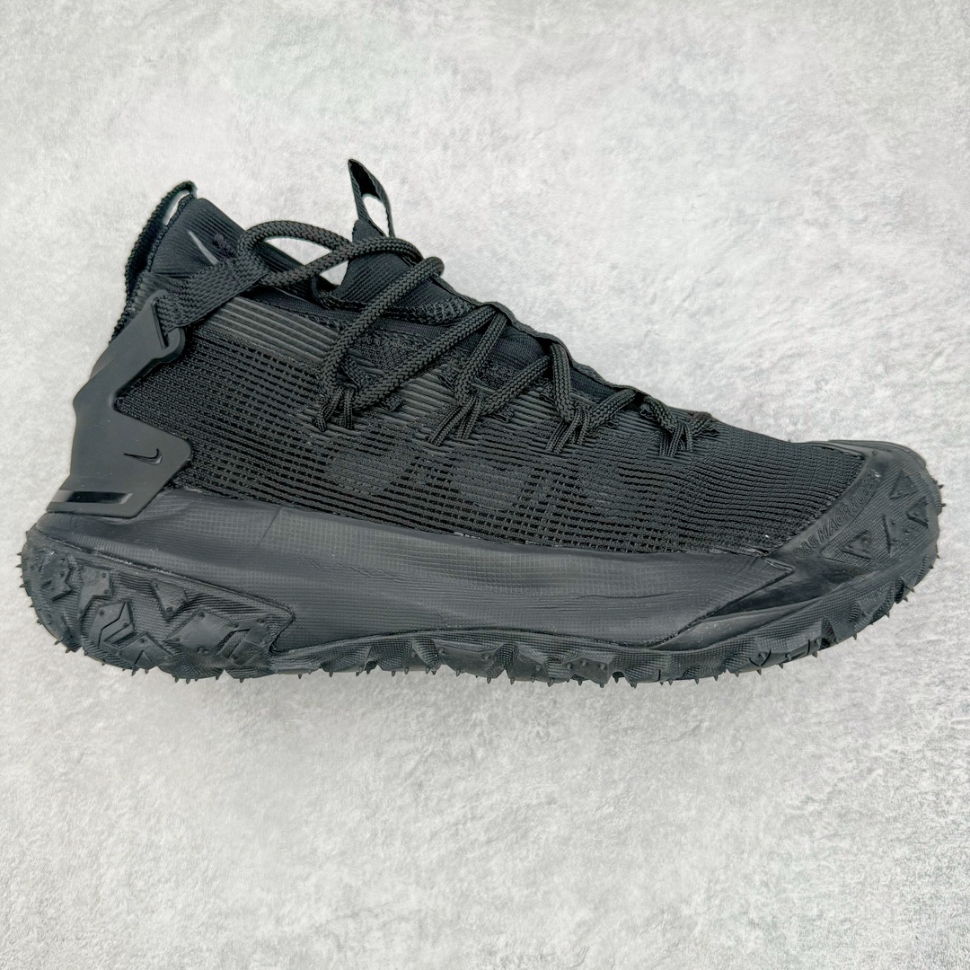 零售💰250 NK ACG Mountain Fly High GORE-TEX ACG户外登山系列越跑高帮休闲运动徒步鞋 CT2904 全新户外鞋款 Mountain Fly 全新来袭 该鞋款沿袭前代高帮版型的设计传统 轻盈鞋面结合反光鞋带以及添加了织带的鞋眼 为双足打造出一体化的舒适脚感 助力轻松畅行 中底则融入柔软的 React 泡棉与 Vaporfly 科技 让你在岩石小径徒步时也能像行走在都市般轻松舒适 此外粘性橡胶外底铸就了攀岩级别的出众抓地力 助你从容应对各种环境挑战 SIZE：36 36.5 37.5 38 38.5 39 40 40.5 41 42 42.5 43 44 44.5 45 46 编码：Tby2936050-运动鞋