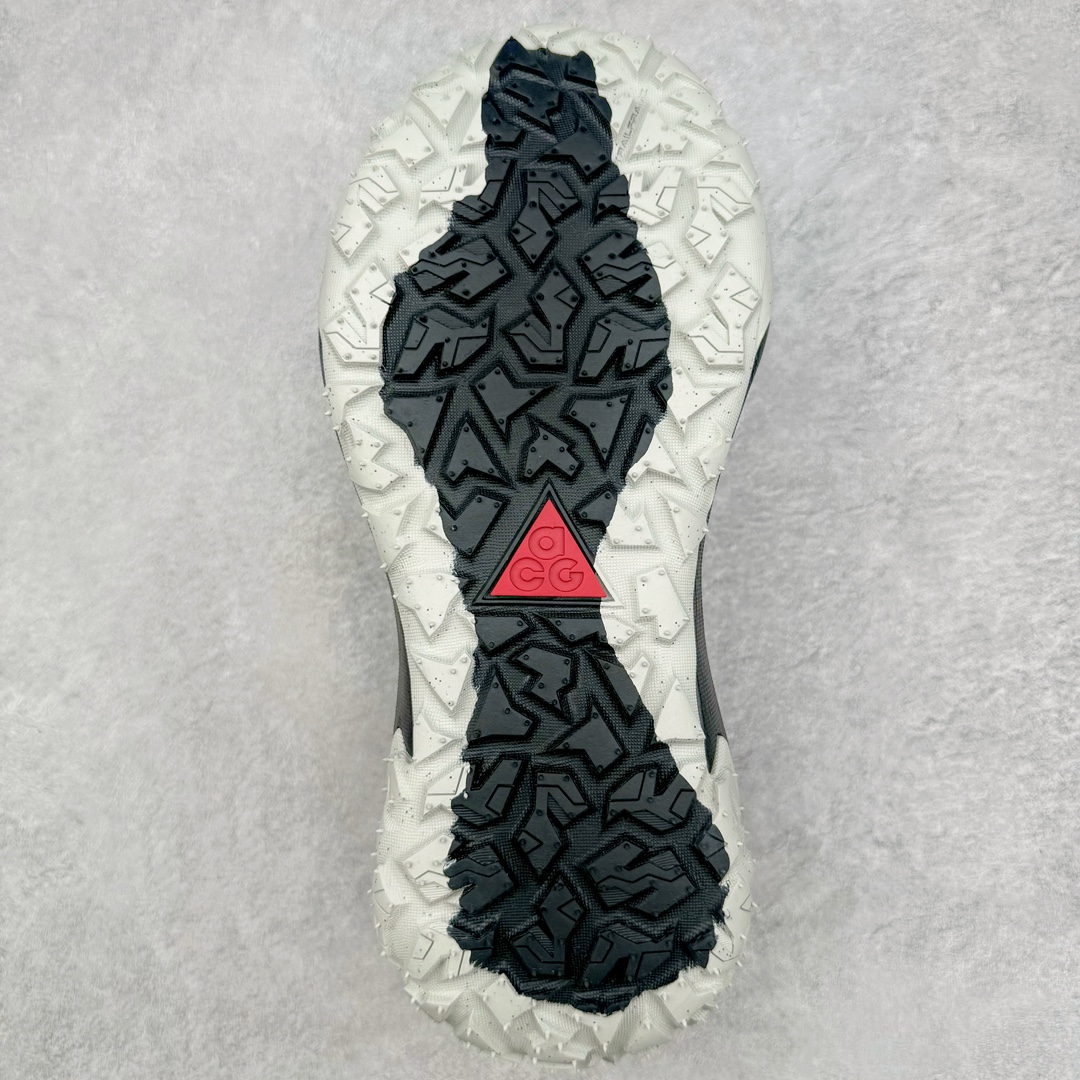 图片[9]-零售💰250 NK ACG Mountain Fly High GORE-TEX ACG户外登山系列越跑高帮休闲运动徒步鞋 CT2904 全新户外鞋款 Mountain Fly 全新来袭 该鞋款沿袭前代高帮版型的设计传统 轻盈鞋面结合反光鞋带以及添加了织带的鞋眼 为双足打造出一体化的舒适脚感 助力轻松畅行 中底则融入柔软的 React 泡棉与 Vaporfly 科技 让你在岩石小径徒步时也能像行走在都市般轻松舒适 此外粘性橡胶外底铸就了攀岩级别的出众抓地力 助你从容应对各种环境挑战 SIZE：36 36.5 37.5 38 38.5 39 40 40.5 41 42 42.5 43 44 44.5 45 46 编码：Tby2936050-运动鞋