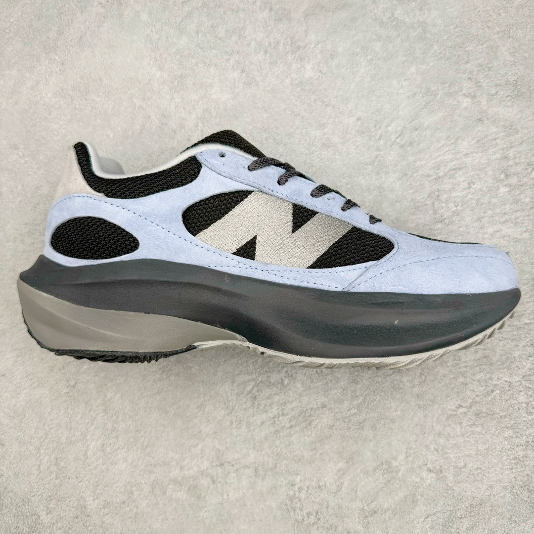 零售💰300 ＃纯原 AURALEE x New Balance Warped Runner NB新百伦联名低帮复古老爹风休闲运动慢跑鞋 原楦开发版型 采用环保纤维革拼接透气网眼衬垫织物鞋面材质 T-Beam大底提供足步弓支撑 保持步态稳定后跟搭载外露缓震胶 破坏解构做旧有内味了 以极简主义美学闻名的日本时尚品牌 AURALEE 在巴黎时装周 2024 年春夏时装秀上推出了与 New Balance 的全新合作鞋款 Warped Runner 采用网布和奢华绒面革覆盖层 侧面的同色系「N」标志是对 New Balance 品牌的微妙致敬 同时配有同色系模压 FuelCell 泡沫中底和橡胶外底 此次合作是两个品牌共同致力于简约设计的完美典范 是日常穿着的绝佳选择 尺码：35.5 36 37 37.5 38 38.5 39.5 40 40.5 41.5 42 42.5 43 44 45 46 编码：Mby3936000-运动鞋