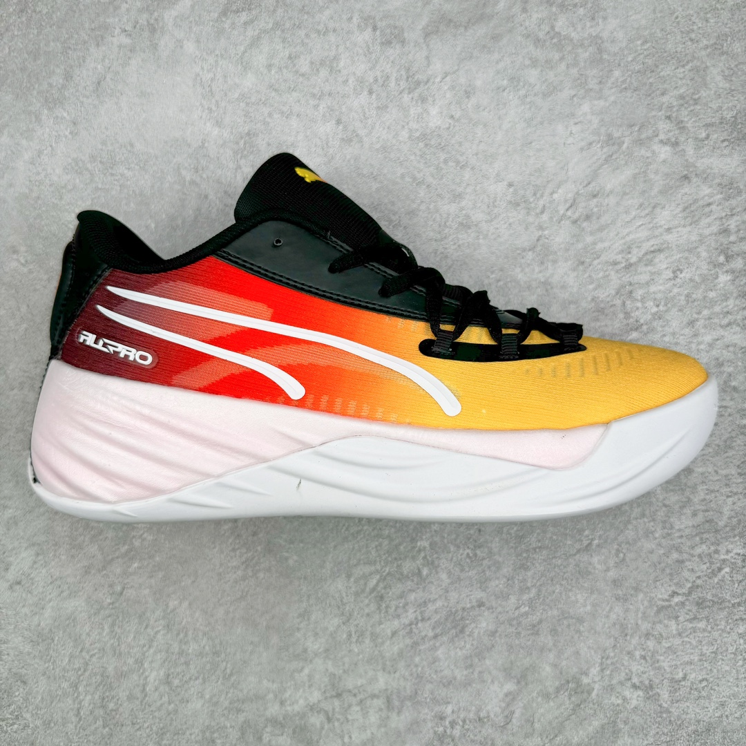 零售💰280 PUMA All-Pro Nitro PE 彪马亨德森签名减震防滑 低帮实战篮球鞋 全新Scoot Zeros签名战靴以斯库特·亨德森所一直遵循的人生箴言“O.D.D（Overly Determined to Dominate）”也作为设计的主要灵感概念，承载着斯库特·亨德森对于赛场以及未来人生的“终极方案” —— 决意主宰。球鞋整体设计充满凌厉感。鞋面以及外底前侧上翻均采用锯齿形状进行处理，而经典的PUMA Formstrip 跑道logo也在边缘辅以锯齿火焰纹进行勾勒，象征着斯库特·亨德森的强力球风。科技配置层面，Scoot Zeros中底则采用PUMA经典的高回弹PROFOAM EVA 材料进行加持，减缓落地冲击并适配球员的强爆发力属性。鞋身两侧经加固的Formstrip跑道Logo不仅是设计元素，也带来强力的锁定支撑。外底则采用高强度实色防滑橡胶，并采用加深的锯齿纹路设计。同时外底在前掌内外则的上翻处理，进一步在极限运动情景下保持高稳定性和支撑性。尺码：40 40.5 41 42 42.5 43 44 44.5 45 46 编码：Hby2936080-运动鞋