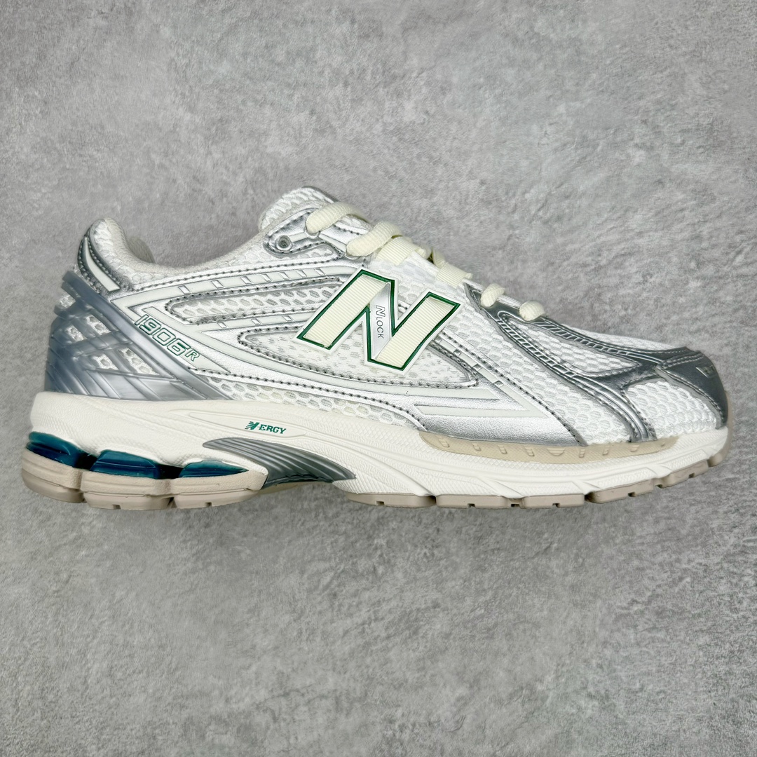 零售💰240 ＃M3纯原 New Balance M1906R NB新百伦系列复古老爹风休闲运动慢跑鞋 日韩出口特供订单 全网最全配色 配套商长期套现长期补货 全新货品 正常出厂触屏不到的单价 超级跑量款 全套原楦原纸板原厂数据开发 进口三明治网面 原装进口翻毛皮料正确绒感卡色 正确中底拉帮中底网布细节 采用轻质牛剖革拼接透气网眼衬垫织物鞋面材质 T-Beam大底提供足步弓支撑 保持步态稳定 后跟搭载外露缓震胶 鞋身整体以各种深浅不一的灰色覆盖 鞋头以淡蓝色调装饰 网眼衬垫通过不规律的色块实现做旧的美感 泛黄的鞋底更是进一步增添了复古气息 尺码：36 37 37.5 38 38.5 39.5 40 40.5 41.5 42 42.5 43 44 45 编码：by2936040-运动鞋