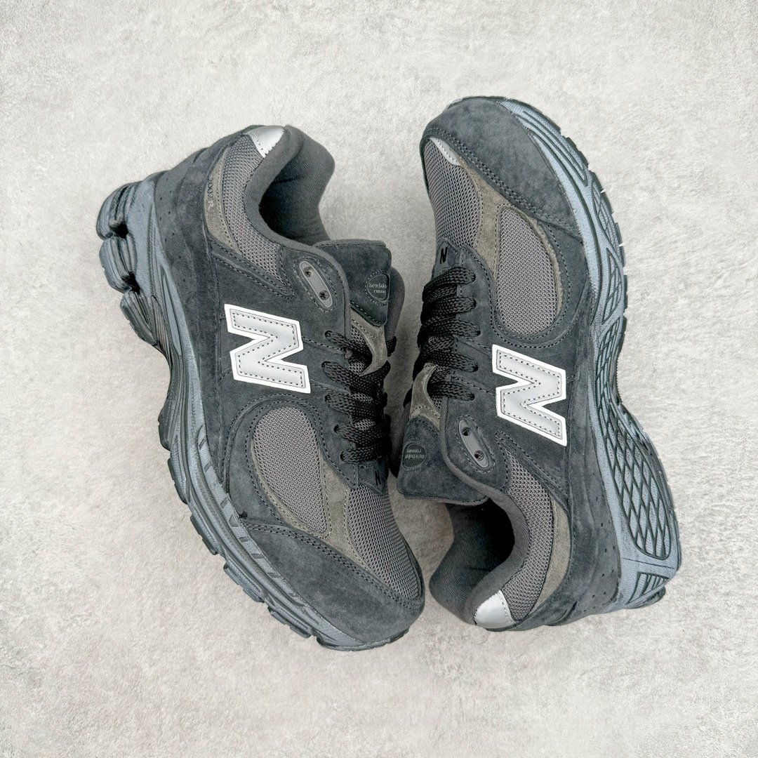 图片[3]-零售💰310 ＃纯原 New Balance NB2002系列 男女休闲慢跑鞋 必备的时髦单品之一 最新出的2002R系列 这款延续了经典科技 升级版N-ERGY缓震物料机能与材质上脚太舒适了 鞋面的柔软麂皮搭配尼龙网布 特别透气而且还复古感 不管是搭配牛仔裤还工装裤都是百搭！小红书众多博主上脚推荐！尺码：36 36.5 37.5 38 38.5 39.5 40 40.5 41 42 42.5 43 44 44.5 45 编码：Mby3963010-运动鞋