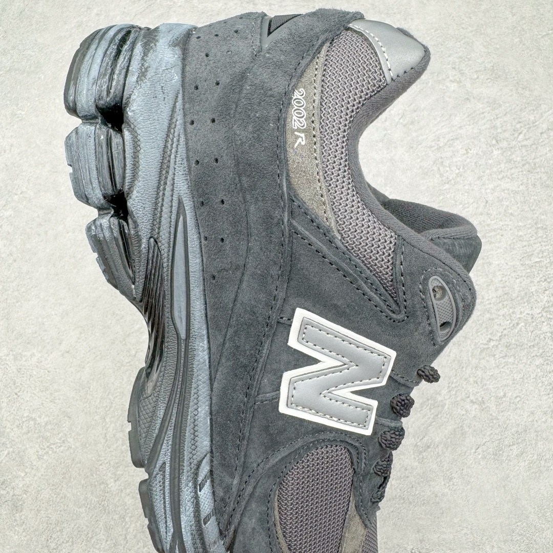 图片[6]-零售💰310 ＃纯原 New Balance NB2002系列 男女休闲慢跑鞋 必备的时髦单品之一 最新出的2002R系列 这款延续了经典科技 升级版N-ERGY缓震物料机能与材质上脚太舒适了 鞋面的柔软麂皮搭配尼龙网布 特别透气而且还复古感 不管是搭配牛仔裤还工装裤都是百搭！小红书众多博主上脚推荐！尺码：36 36.5 37.5 38 38.5 39.5 40 40.5 41 42 42.5 43 44 44.5 45 编码：Mby3963010-运动鞋