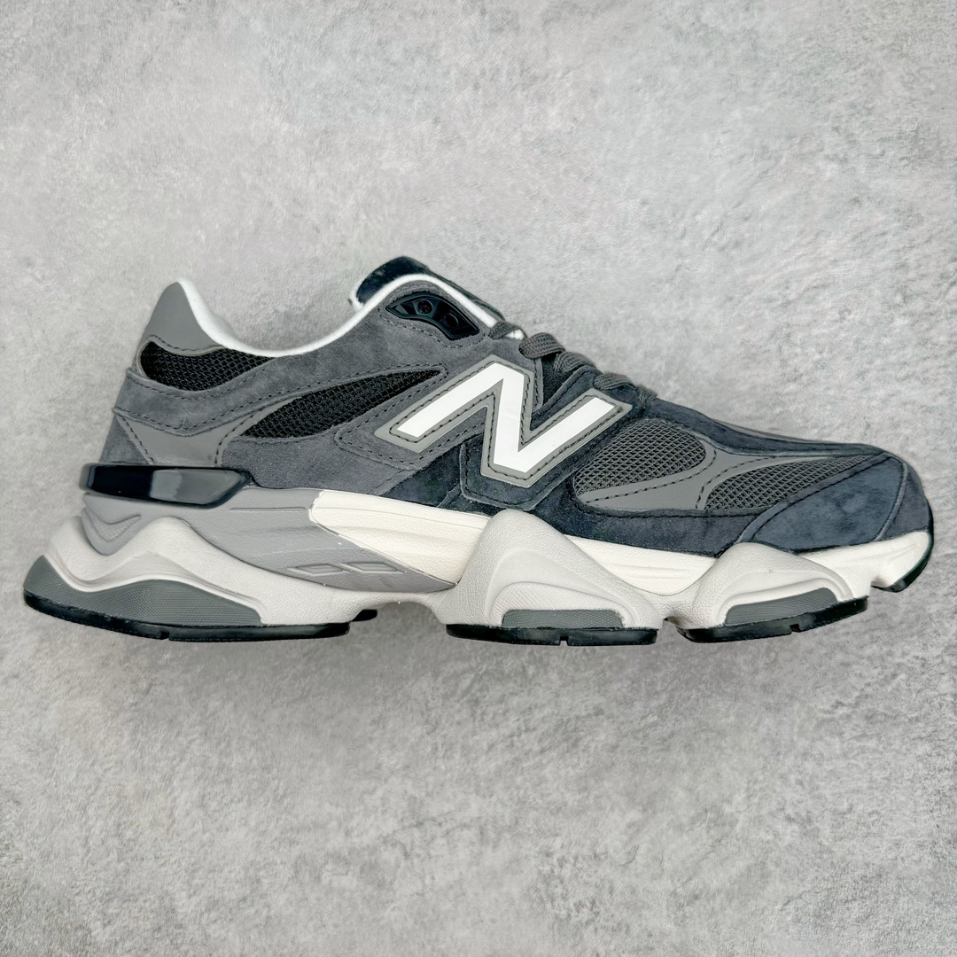 零售💰280 New Balance NB9060 复古运动鞋 新百伦又带来了新鞋型 并且是与芝加哥街头品牌 Joe Freshgoods 的联名款 鞋身主体采用了类似 990 系列的设计风格 与传统复古慢跑鞋区别不大 最大的变化就是鞋底部分 在传统设计的中底外层 增加了多个分区的模块 圆润的线条设计与我们熟悉的 New Balance 风格截然不同 但与同样充满弧形线条的鞋面搭配 看起来毫无违和感 尺码：36-45 编码：Fby2936080-运动鞋