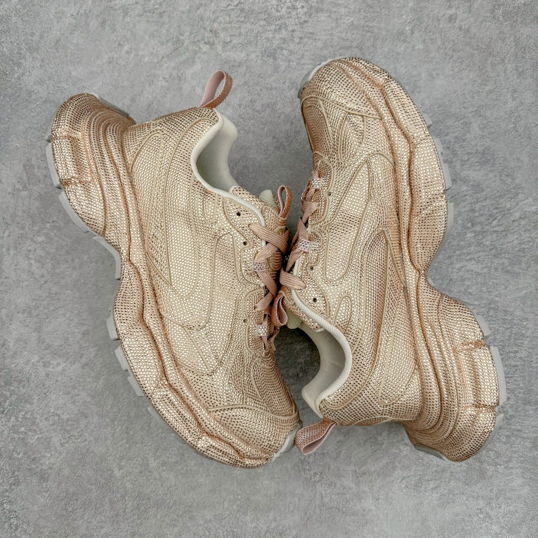 图片[3]-＃纯原 BALENCIAGA 3XL Sneakers 巴黎世家十代网布系带低帮走秀复古老爹鞋 黑色闪钻 全套原纸板楦头开发 最原汁原味的灵魂版型 全鞋荧光划线卡点 胶水把控整洁度追求极致完美 每一双都是工艺品 多重QC质检 超越公司货的品控标准 实实在在的免检产品 原盒原配 正确字体电绣 粗细、位置、大小正确 侧边TPU 透气孔匹配意产原版 正确分离大底 TPU软底 原版一致大底LOGO 立体感十足 原厂皮料水洗做旧 采购原厂网纱 不含皮革 网布材料和聚氨酯 磨损效果 鞋头边缘和后帮 Balenciaga 徽标 鞋面和后跟凸印尺码 鞋舌 3XL 橡胶品牌标识和反光细节 鞋帮拉袢和鞋舌拉祥 配反光细节 备用鞋带在鞋履前侧 可在穿着前取下 便于不同造型搭配 正常尺码 尺码：35 36 37 38 39 40 41 42 43 44 45 46-选品中心