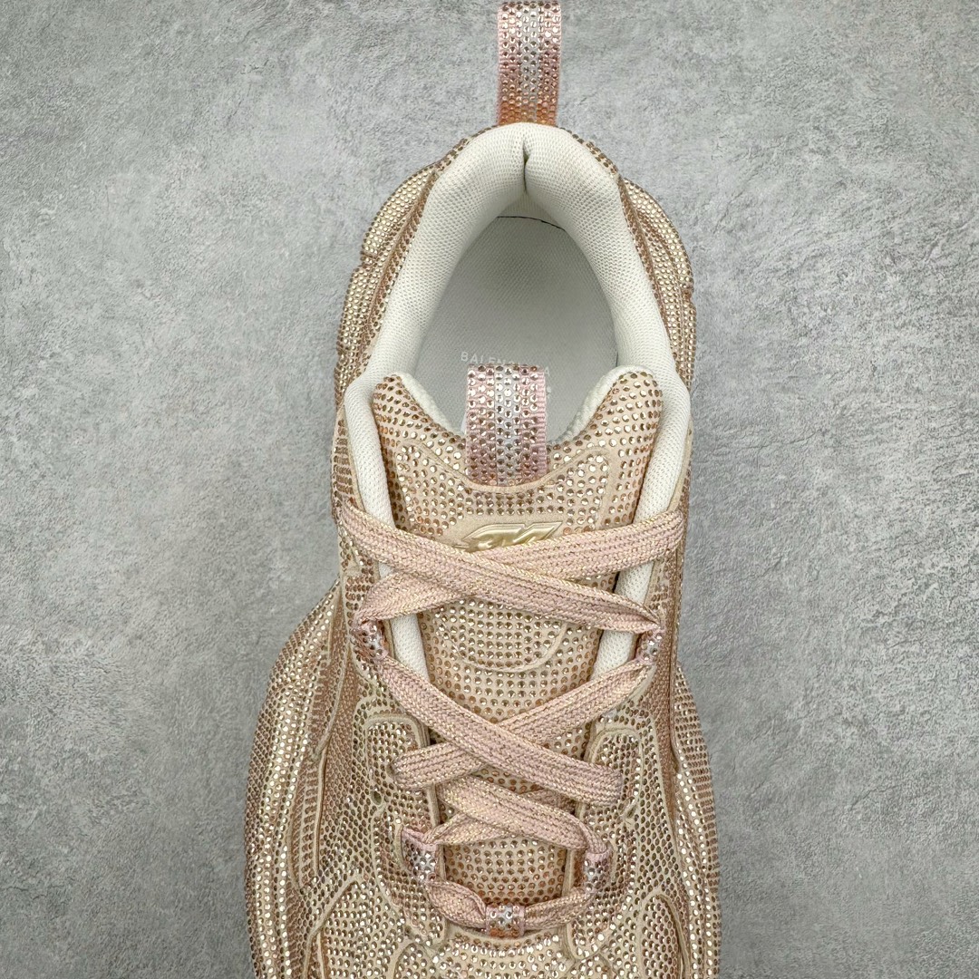 图片[5]-＃纯原 BALENCIAGA 3XL Sneakers 巴黎世家十代网布系带低帮走秀复古老爹鞋 黑色闪钻 全套原纸板楦头开发 最原汁原味的灵魂版型 全鞋荧光划线卡点 胶水把控整洁度追求极致完美 每一双都是工艺品 多重QC质检 超越公司货的品控标准 实实在在的免检产品 原盒原配 正确字体电绣 粗细、位置、大小正确 侧边TPU 透气孔匹配意产原版 正确分离大底 TPU软底 原版一致大底LOGO 立体感十足 原厂皮料水洗做旧 采购原厂网纱 不含皮革 网布材料和聚氨酯 磨损效果 鞋头边缘和后帮 Balenciaga 徽标 鞋面和后跟凸印尺码 鞋舌 3XL 橡胶品牌标识和反光细节 鞋帮拉袢和鞋舌拉祥 配反光细节 备用鞋带在鞋履前侧 可在穿着前取下 便于不同造型搭配 正常尺码 尺码：35 36 37 38 39 40 41 42 43 44 45 46-选品中心