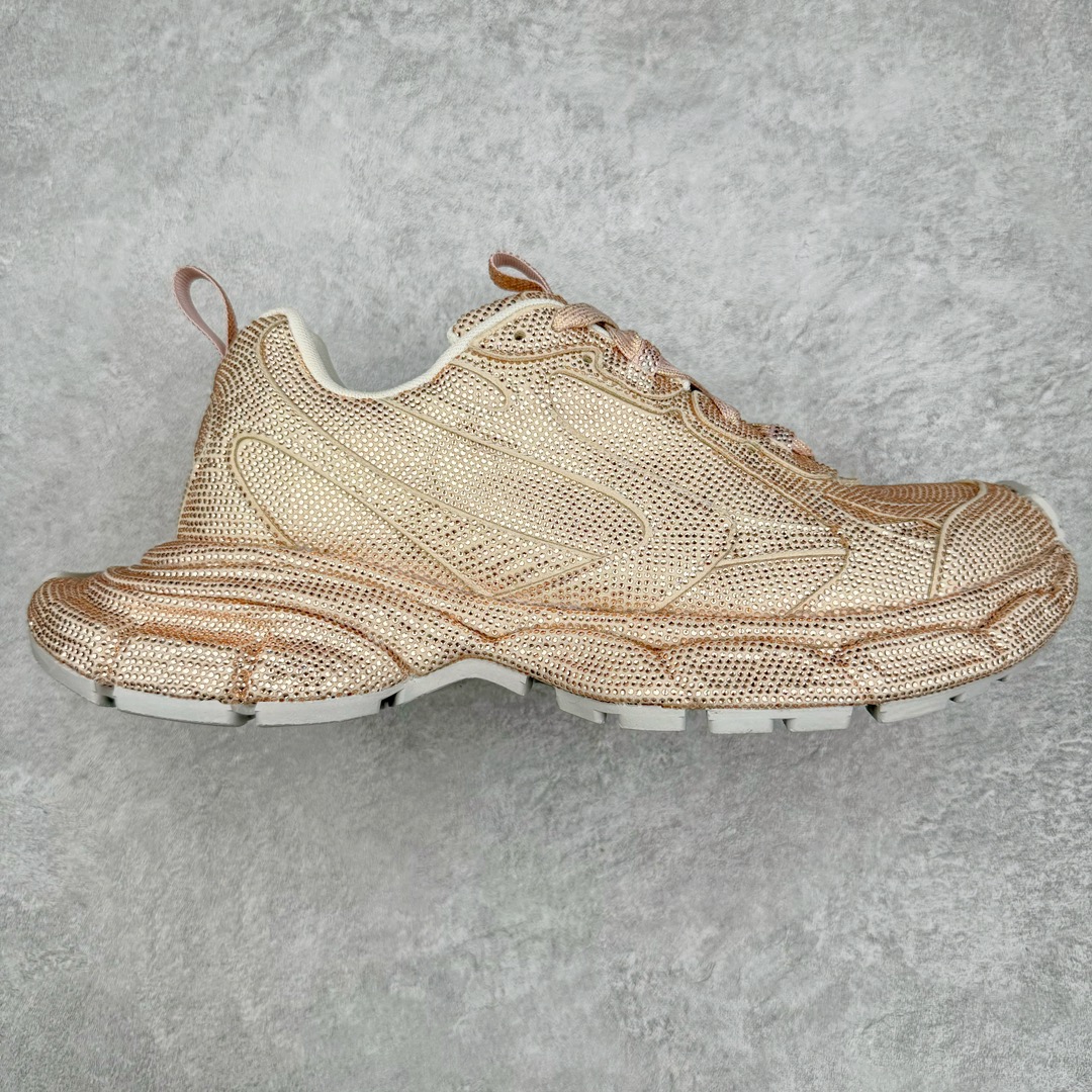 ＃纯原 BALENCIAGA 3XL Sneakers 巴黎世家十代网布系带低帮走秀复古老爹鞋 黑色闪钻 全套原纸板楦头开发 最原汁原味的灵魂版型 全鞋荧光划线卡点 胶水把控整洁度追求极致完美 每一双都是工艺品 多重QC质检 超越公司货的品控标准 实实在在的免检产品 原盒原配 正确字体电绣 粗细、位置、大小正确 侧边TPU 透气孔匹配意产原版 正确分离大底 TPU软底 原版一致大底LOGO 立体感十足 原厂皮料水洗做旧 采购原厂网纱 不含皮革 网布材料和聚氨酯 磨损效果 鞋头边缘和后帮 Balenciaga 徽标 鞋面和后跟凸印尺码 鞋舌 3XL 橡胶品牌标识和反光细节 鞋帮拉袢和鞋舌拉祥 配反光细节 备用鞋带在鞋履前侧 可在穿着前取下 便于不同造型搭配 正常尺码 尺码：35 36 37 38 39 40 41 42 43 44 45 46-选品中心