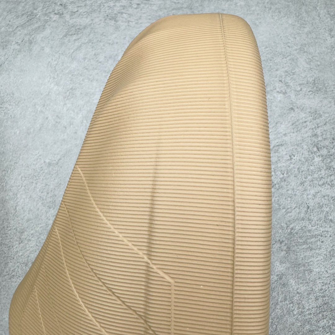 图片[14]-＃LJ渠道版 AD adiFOM Superstar MULE 贝壳头版一脚蹬半拖鸭掌鞋拖鞋 咖黄 IE0754 重金购入原鞋及原档案磨具生产指令开发 鞋头部位凹凸有致 横向大面积波浪纹理 后跟Logo 凹凸明显 轮廓分明 描漆定位精准 公整无偏差不溢出 LOGO内侧钢印清晰工整 原厂磨具全鞋无多余毛边 同源公司EVA粒子环保塑料 原厂指令配方 无任何异味 弹性卡色均保持原鞋一致 匠心打造 鞋口弧度大小 鞋面色泽质感同步原鞋 LOGO内侧钢印清晰工整 中底部分带原厂钢印编号 原厂Ortholite欧斯莱鞋垫 区别掉渣海玻璃鞋垫 吸汗防臭的效果无法相提并论 原厂定制原标 同比ZP 符合人体设计 产品基于标志性 Superstar 鞋款轮廓的同时 利用可再生的甘蔗加工物材料制成一体式泡沫鞋身 无鞋带设计更加方便穿脱 点睛之笔在于标志性的三道杠出现在鞋子的两侧 鞋跟贴片上饰有品牌标志性的三叶草压花 偏小一码 尺码：35.5 36 36.5 37 38 38.5 39 40 40.5 41 42 42.5 43 44 44.5 45 46-选品中心