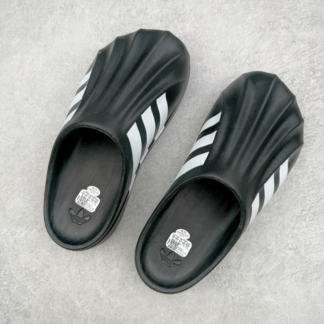 图片[3]-＃LJ渠道版 AD adiFOM Superstar MULE 贝壳头版一脚蹬半拖鸭掌鞋拖鞋 黑白 IG8277 重金购入原鞋及原档案磨具生产指令开发 鞋头部位凹凸有致 横向大面积波浪纹理 后跟Logo 凹凸明显 轮廓分明 描漆定位精准 公整无偏差不溢出 LOGO内侧钢印清晰工整 原厂磨具全鞋无多余毛边 同源公司EVA粒子环保塑料 原厂指令配方 无任何异味 弹性卡色均保持原鞋一致 匠心打造 鞋口弧度大小 鞋面色泽质感同步原鞋 LOGO内侧钢印清晰工整 中底部分带原厂钢印编号 原厂Ortholite欧斯莱鞋垫 区别掉渣海玻璃鞋垫 吸汗防臭的效果无法相提并论 原厂定制原标 同比ZP 符合人体设计 产品基于标志性 Superstar 鞋款轮廓的同时 利用可再生的甘蔗加工物材料制成一体式泡沫鞋身 无鞋带设计更加方便穿脱 点睛之笔在于标志性的三道杠出现在鞋子的两侧 鞋跟贴片上饰有品牌标志性的三叶草压花 偏小一码 尺码：35.5 36 36.5 37 38 38.5 39 40 40.5 41 42 42.5 43 44 44.5 45 46-选品中心