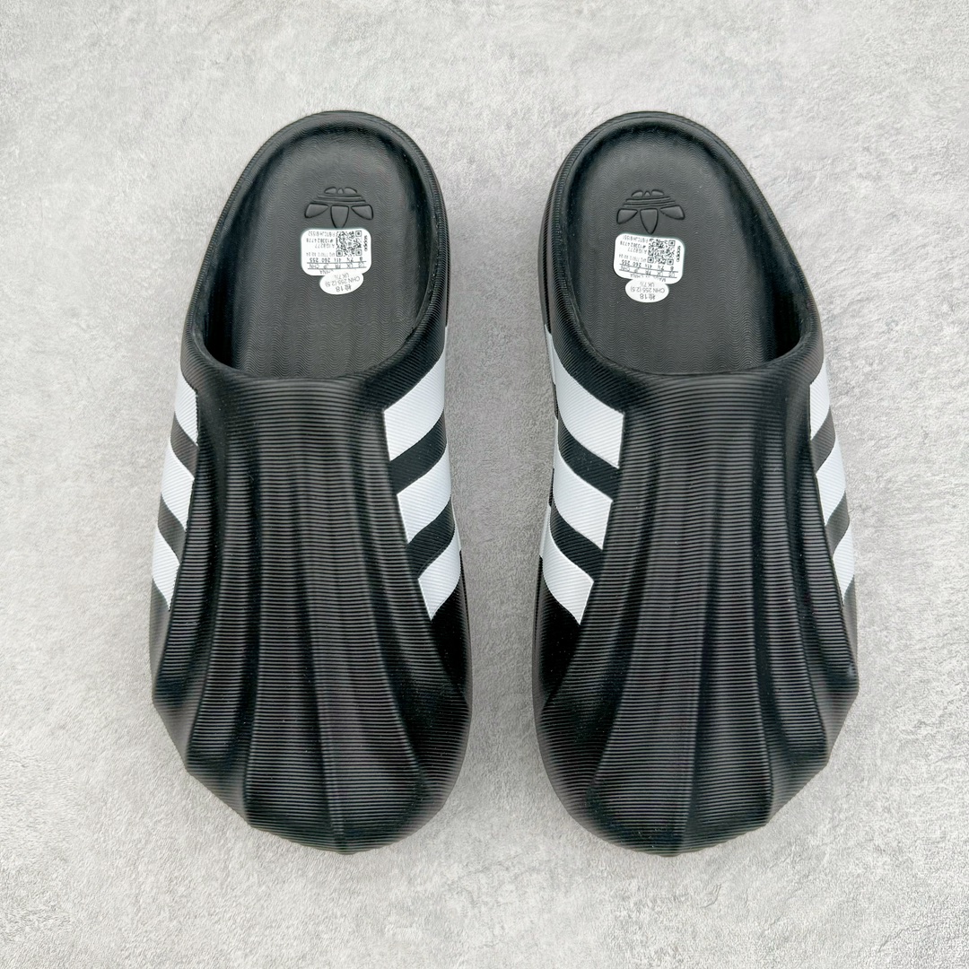 图片[2]-＃LJ渠道版 AD adiFOM Superstar MULE 贝壳头版一脚蹬半拖鸭掌鞋拖鞋 黑白 IG8277 重金购入原鞋及原档案磨具生产指令开发 鞋头部位凹凸有致 横向大面积波浪纹理 后跟Logo 凹凸明显 轮廓分明 描漆定位精准 公整无偏差不溢出 LOGO内侧钢印清晰工整 原厂磨具全鞋无多余毛边 同源公司EVA粒子环保塑料 原厂指令配方 无任何异味 弹性卡色均保持原鞋一致 匠心打造 鞋口弧度大小 鞋面色泽质感同步原鞋 LOGO内侧钢印清晰工整 中底部分带原厂钢印编号 原厂Ortholite欧斯莱鞋垫 区别掉渣海玻璃鞋垫 吸汗防臭的效果无法相提并论 原厂定制原标 同比ZP 符合人体设计 产品基于标志性 Superstar 鞋款轮廓的同时 利用可再生的甘蔗加工物材料制成一体式泡沫鞋身 无鞋带设计更加方便穿脱 点睛之笔在于标志性的三道杠出现在鞋子的两侧 鞋跟贴片上饰有品牌标志性的三叶草压花 偏小一码 尺码：35.5 36 36.5 37 38 38.5 39 40 40.5 41 42 42.5 43 44 44.5 45 46-选品中心