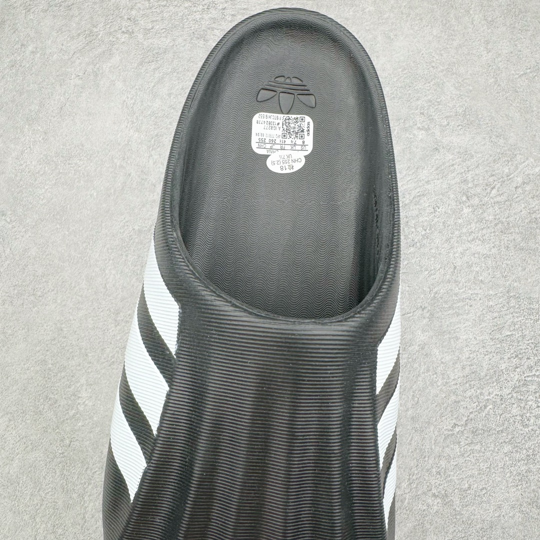 图片[5]-＃LJ渠道版 AD adiFOM Superstar MULE 贝壳头版一脚蹬半拖鸭掌鞋拖鞋 黑白 IG8277 重金购入原鞋及原档案磨具生产指令开发 鞋头部位凹凸有致 横向大面积波浪纹理 后跟Logo 凹凸明显 轮廓分明 描漆定位精准 公整无偏差不溢出 LOGO内侧钢印清晰工整 原厂磨具全鞋无多余毛边 同源公司EVA粒子环保塑料 原厂指令配方 无任何异味 弹性卡色均保持原鞋一致 匠心打造 鞋口弧度大小 鞋面色泽质感同步原鞋 LOGO内侧钢印清晰工整 中底部分带原厂钢印编号 原厂Ortholite欧斯莱鞋垫 区别掉渣海玻璃鞋垫 吸汗防臭的效果无法相提并论 原厂定制原标 同比ZP 符合人体设计 产品基于标志性 Superstar 鞋款轮廓的同时 利用可再生的甘蔗加工物材料制成一体式泡沫鞋身 无鞋带设计更加方便穿脱 点睛之笔在于标志性的三道杠出现在鞋子的两侧 鞋跟贴片上饰有品牌标志性的三叶草压花 偏小一码 尺码：35.5 36 36.5 37 38 38.5 39 40 40.5 41 42 42.5 43 44 44.5 45 46-选品中心