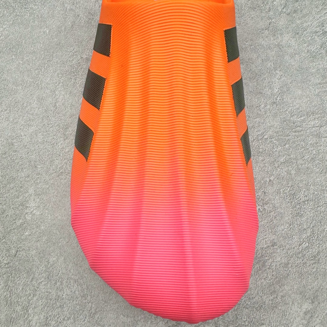 图片[12]-＃LJ渠道版 AD adiFOM Superstar MULE 贝壳头版一脚蹬半拖鸭掌鞋拖鞋 橙色 JP5686 重金购入原鞋及原档案磨具生产指令开发 鞋头部位凹凸有致 横向大面积波浪纹理 后跟Logo 凹凸明显 轮廓分明 描漆定位精准 公整无偏差不溢出 LOGO内侧钢印清晰工整 原厂磨具全鞋无多余毛边 同源公司EVA粒子环保塑料 原厂指令配方 无任何异味 弹性卡色均保持原鞋一致 匠心打造 鞋口弧度大小 鞋面色泽质感同步原鞋 LOGO内侧钢印清晰工整 中底部分带原厂钢印编号 原厂Ortholite欧斯莱鞋垫 区别掉渣海玻璃鞋垫 吸汗防臭的效果无法相提并论 原厂定制原标 同比ZP 符合人体设计 产品基于标志性 Superstar 鞋款轮廓的同时 利用可再生的甘蔗加工物材料制成一体式泡沫鞋身 无鞋带设计更加方便穿脱 点睛之笔在于标志性的三道杠出现在鞋子的两侧 鞋跟贴片上饰有品牌标志性的三叶草压花 偏小一码 尺码：35.5 36 36.5 37 38 38.5 39 40 40.5 41 42 42.5 43 44 44.5 45 46-选品中心