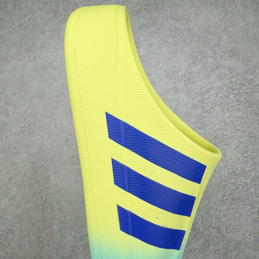 图片[6]-＃LJ渠道版 AD adiFOM Superstar MULE 贝壳头版一脚蹬半拖鸭掌鞋拖鞋 黄蓝色 JP5685 重金购入原鞋及原档案磨具生产指令开发 鞋头部位凹凸有致 横向大面积波浪纹理 后跟Logo 凹凸明显 轮廓分明 描漆定位精准 公整无偏差不溢出 LOGO内侧钢印清晰工整 原厂磨具全鞋无多余毛边 同源公司EVA粒子环保塑料 原厂指令配方 无任何异味 弹性卡色均保持原鞋一致 匠心打造 鞋口弧度大小 鞋面色泽质感同步原鞋 LOGO内侧钢印清晰工整 中底部分带原厂钢印编号 原厂Ortholite欧斯莱鞋垫 区别掉渣海玻璃鞋垫 吸汗防臭的效果无法相提并论 原厂定制原标 同比ZP 符合人体设计 产品基于标志性 Superstar 鞋款轮廓的同时 利用可再生的甘蔗加工物材料制成一体式泡沫鞋身 无鞋带设计更加方便穿脱 点睛之笔在于标志性的三道杠出现在鞋子的两侧 鞋跟贴片上饰有品牌标志性的三叶草压花 偏小一码 尺码：35.5 36 36.5 37 38 38.5 39 40 40.5 41 42 42.5 43 44 44.5 45 46-选品中心