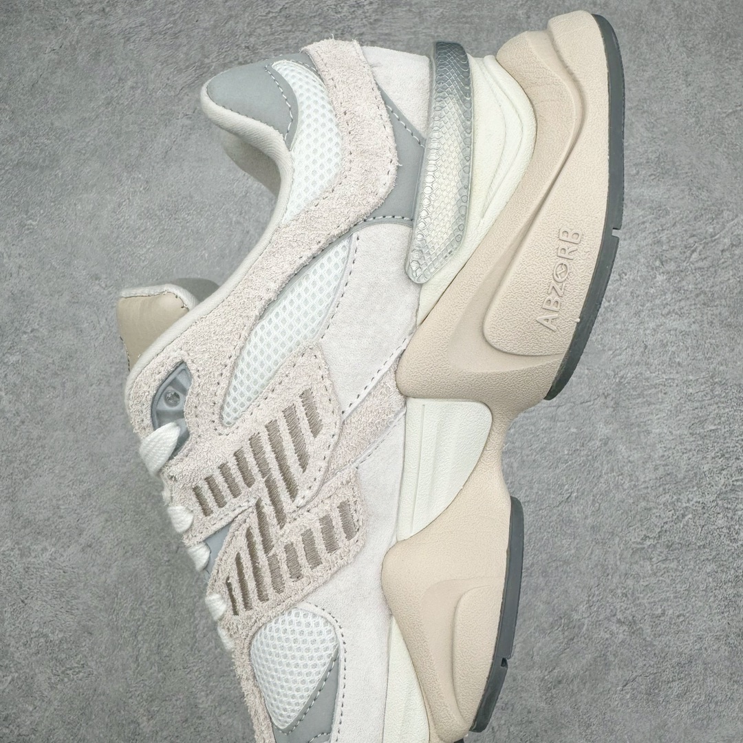 图片[7]-＃纯原 New Balance NB9060 复古运动鞋 新百伦又带来了新鞋型 并且是与芝加哥街头品牌 Joe Freshgoods 的联名款 鞋身主体采用了类似 990 系列的设计风格 与传统复古慢跑鞋区别不大 最大的变化就是鞋底部分 在传统设计的中底外层 增加了多个分区的模块 圆润的线条设计与我们熟悉的 New Balance 风格截然不同 但与同样充满弧形线条的鞋面搭配，看起来毫无违和感 尺码：36-45-选品中心