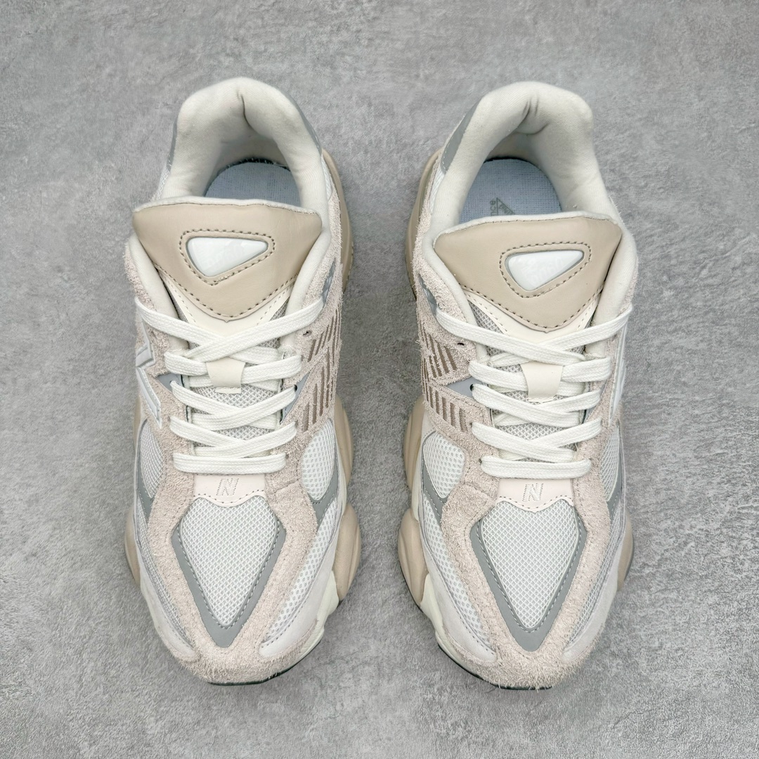 图片[2]-＃纯原 New Balance NB9060 复古运动鞋 新百伦又带来了新鞋型 并且是与芝加哥街头品牌 Joe Freshgoods 的联名款 鞋身主体采用了类似 990 系列的设计风格 与传统复古慢跑鞋区别不大 最大的变化就是鞋底部分 在传统设计的中底外层 增加了多个分区的模块 圆润的线条设计与我们熟悉的 New Balance 风格截然不同 但与同样充满弧形线条的鞋面搭配，看起来毫无违和感 尺码：36-45-选品中心
